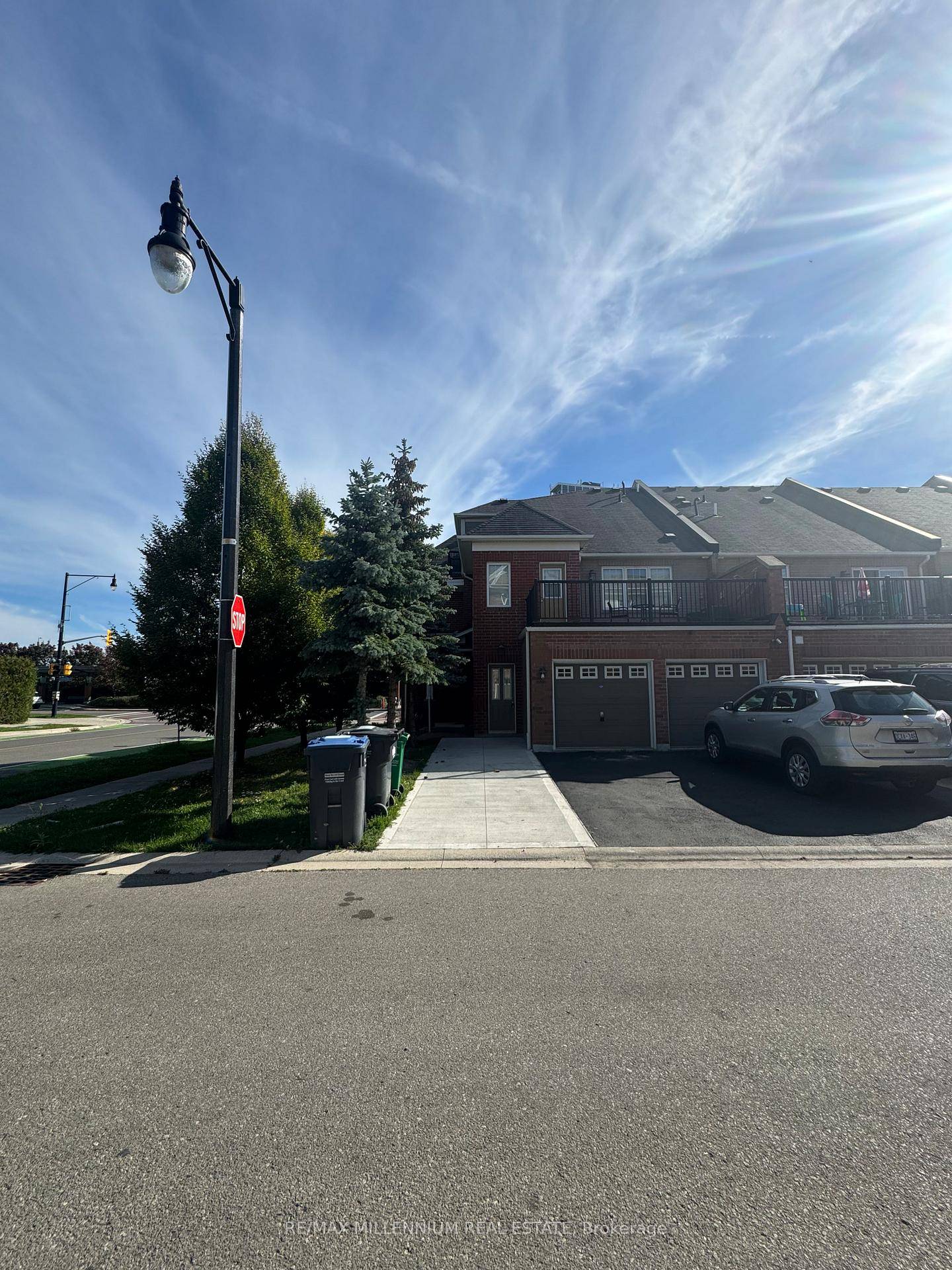 Welcome to this beautifully maintained 3 bedroom, 2.