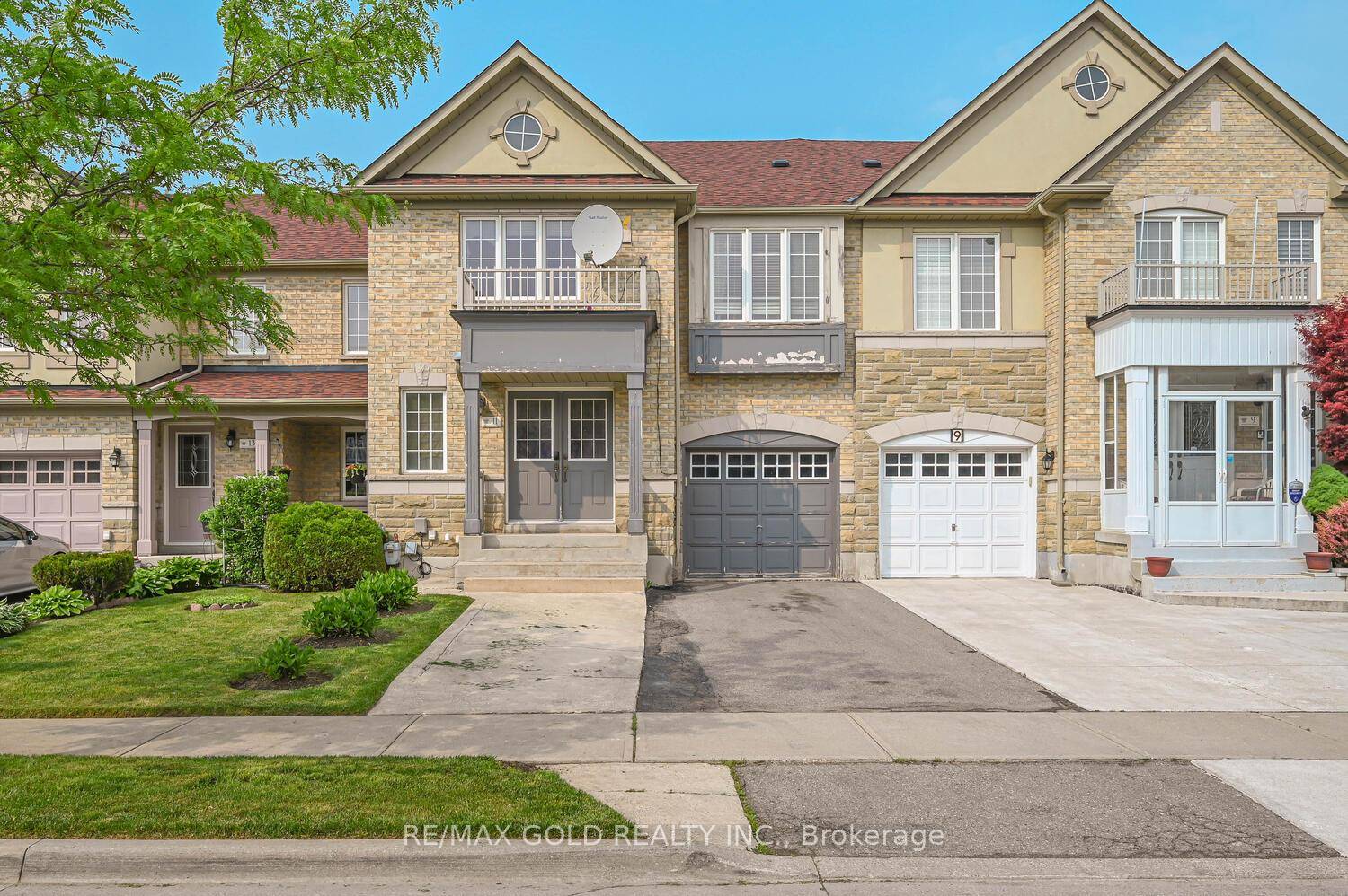 Welcome to this stunning and luxurious 4 2 bedroom home, designed for those who appreciate the finer things in life.