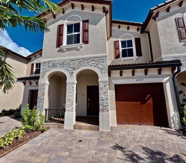 Dont miss the opportunity to live in this Beautiful Tonwhouse.