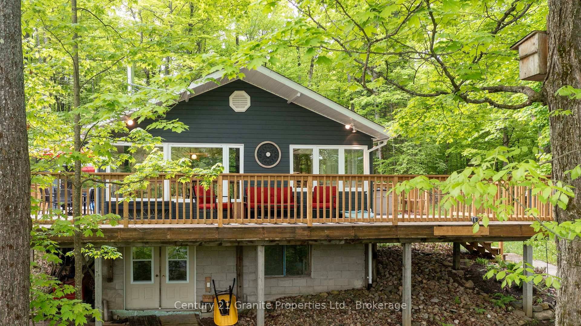 Welcome to your perfect lakeside retreat !
