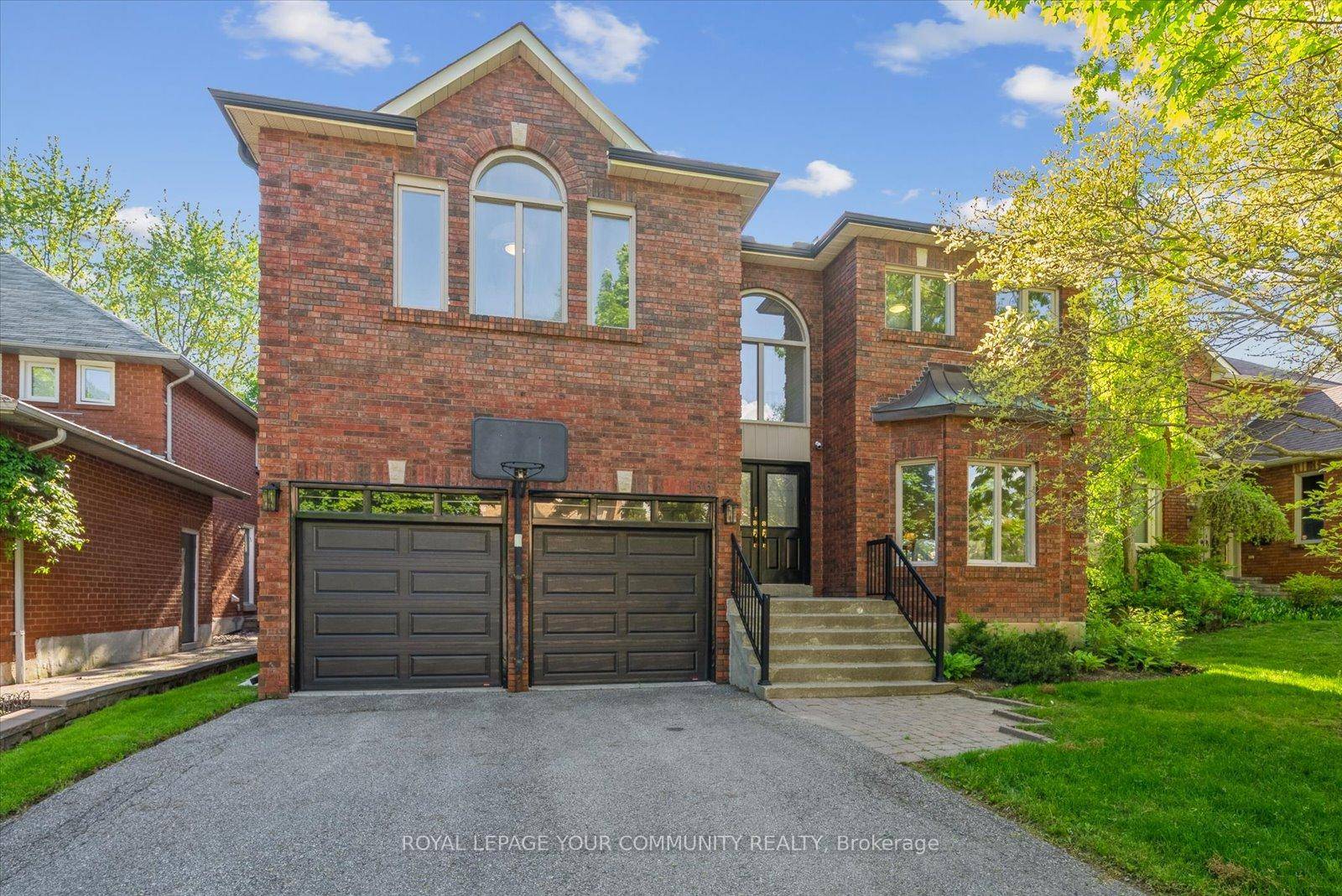 Welcome to 136 Markwood Lane in one of the most sought after locations in Thornhill.