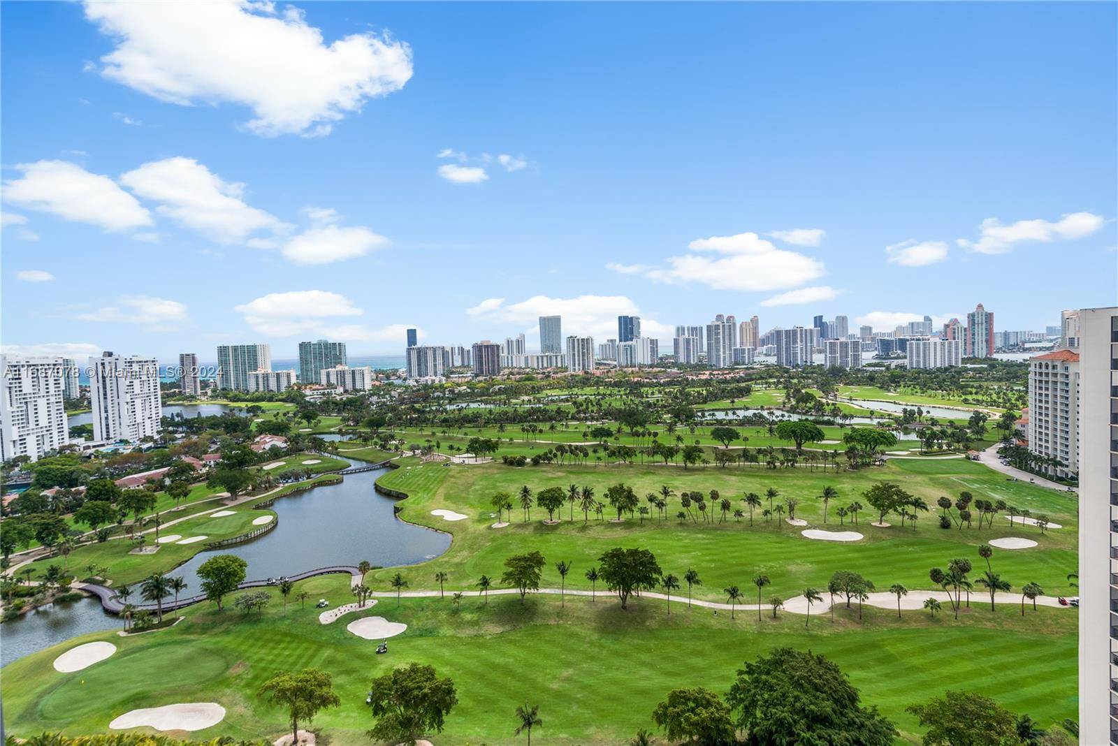 Penthouse with 10 foot ceilings, unobstructed views Turnberry golf course, Sunny Isles and the Ocean.