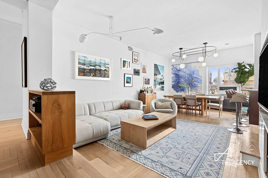 Renovated with beautiful light from four exposures, this seamless Pre war 3 bedroom, 3 bathroom corner home is located in the heart of Chelsea.