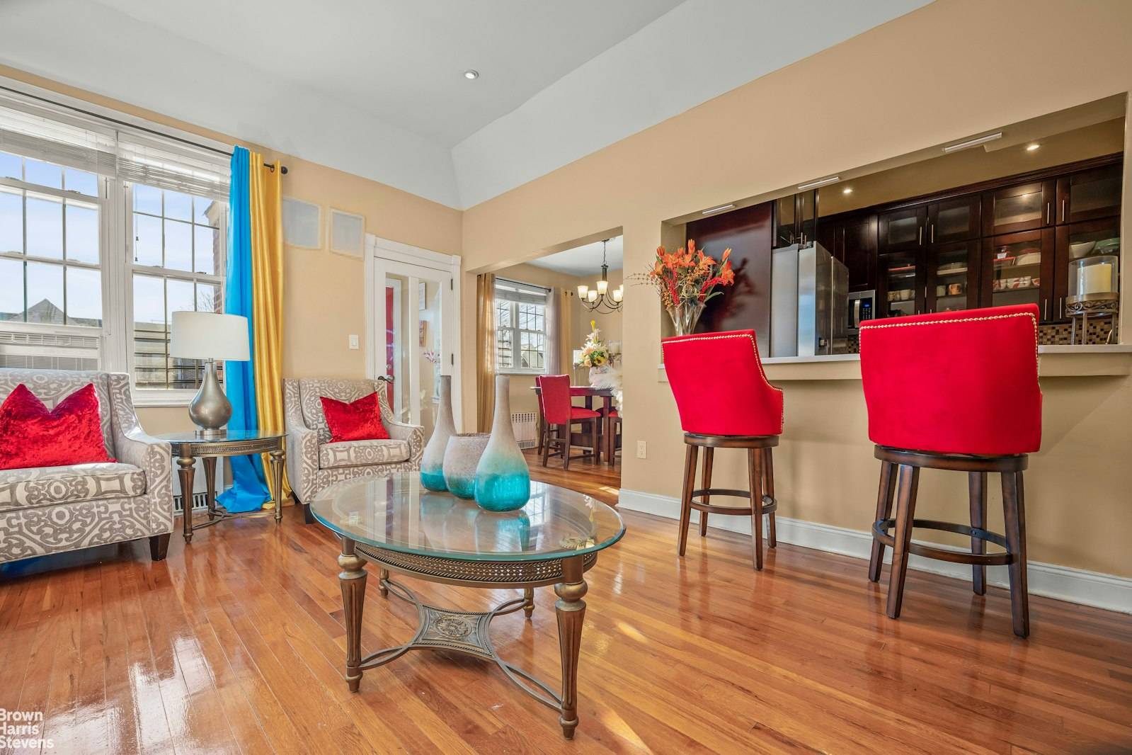 Welcome to 183 31 Dunlop Avenue, a spacious and versatile multi unit townhouse in the vibrant St.
