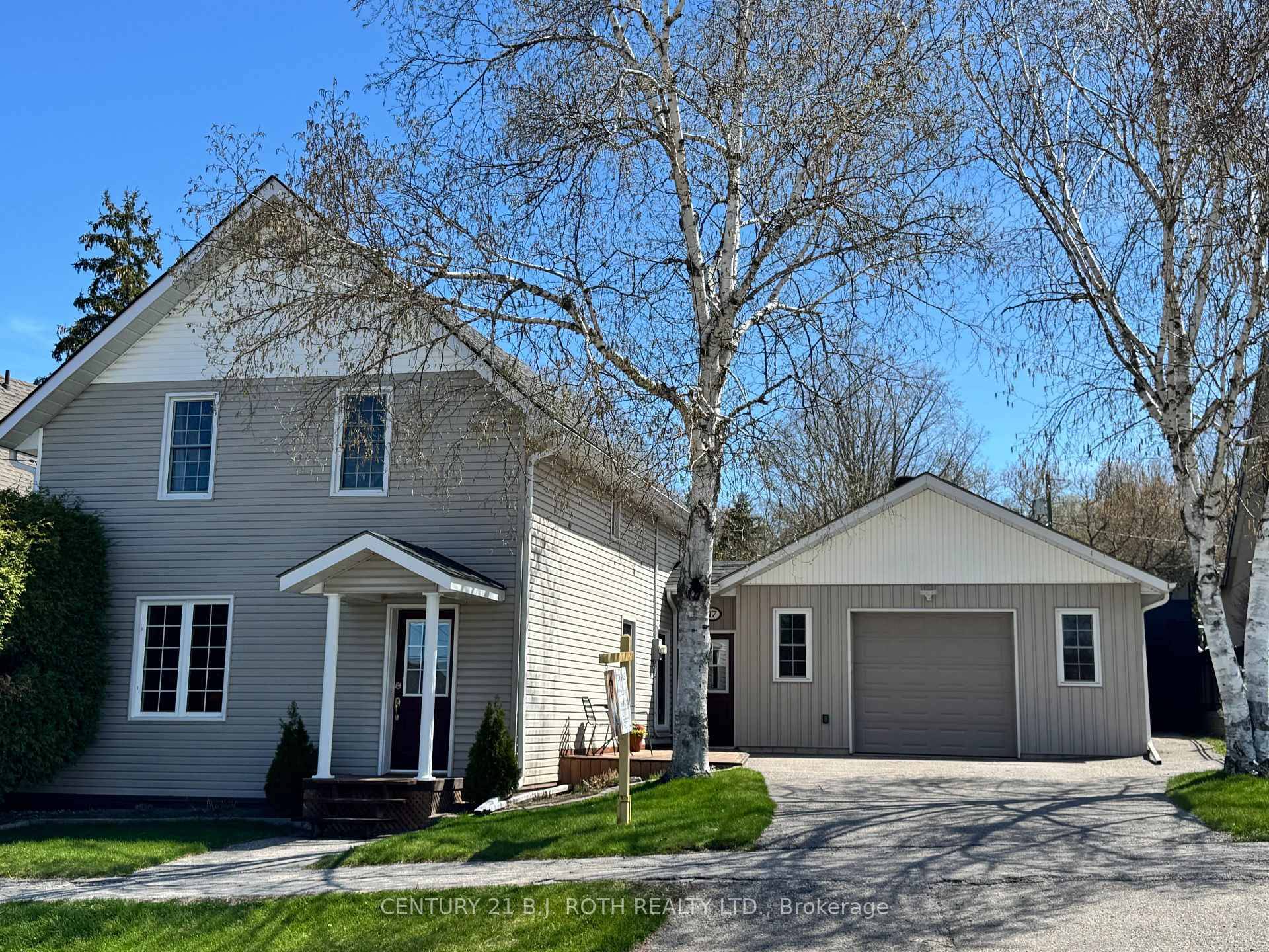 Welcome to 17 Peel street, this charming and well maintained home is available for lease in a fantastic neighborhood just a short walk to the waterfront, public docks, schools, local ...