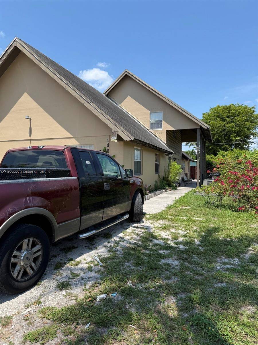 Own this amazing triplex rental opportunity in plantation florida !