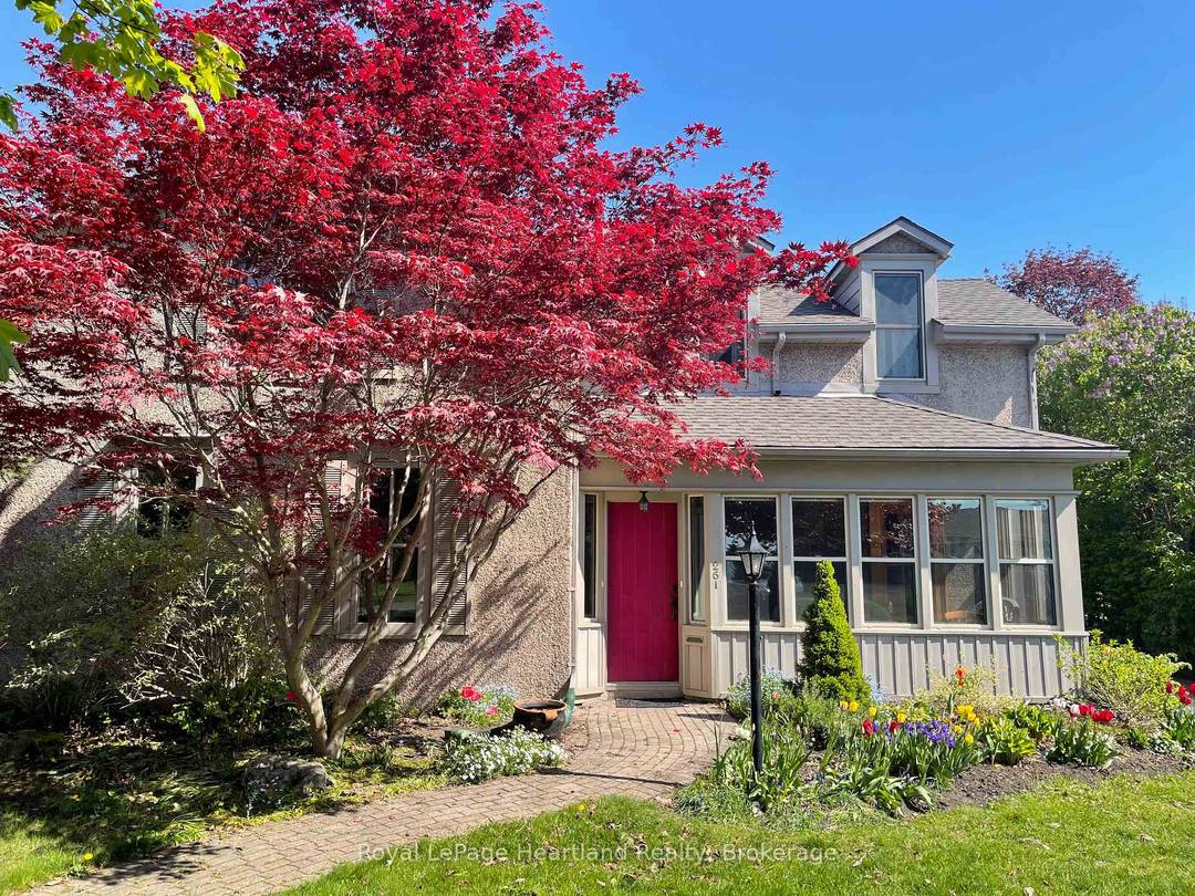 Charming Furnished Lease near Goderich's Iconic Lighthouse.