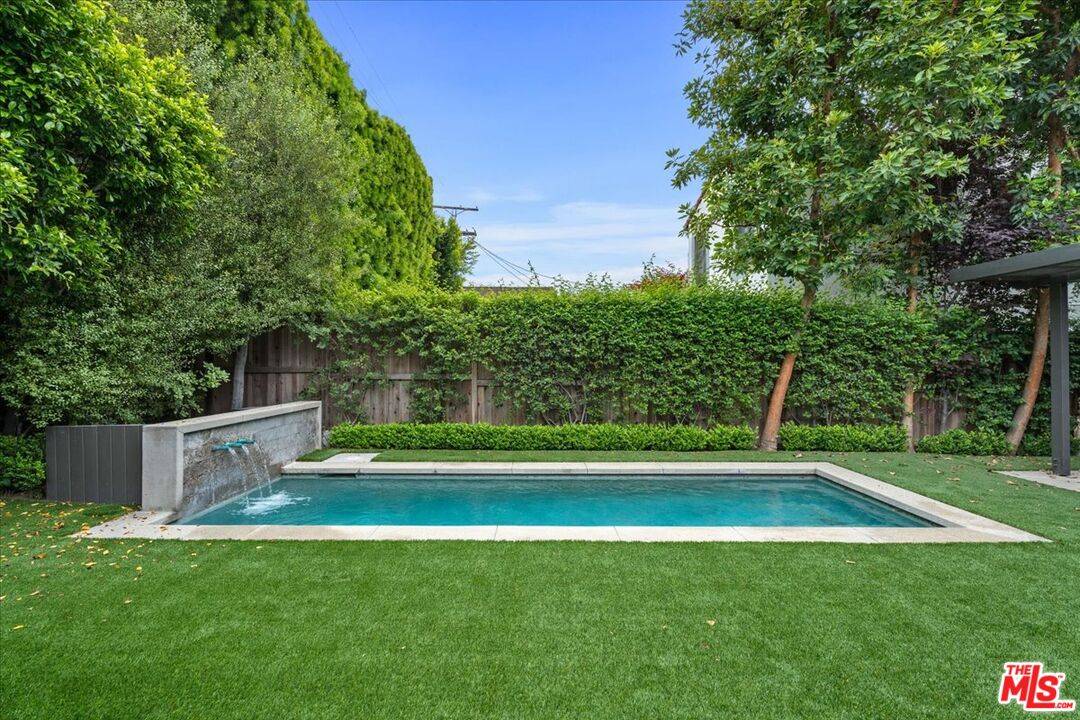 626  N Las Palmas Ave 4BR Mid Wilshire La