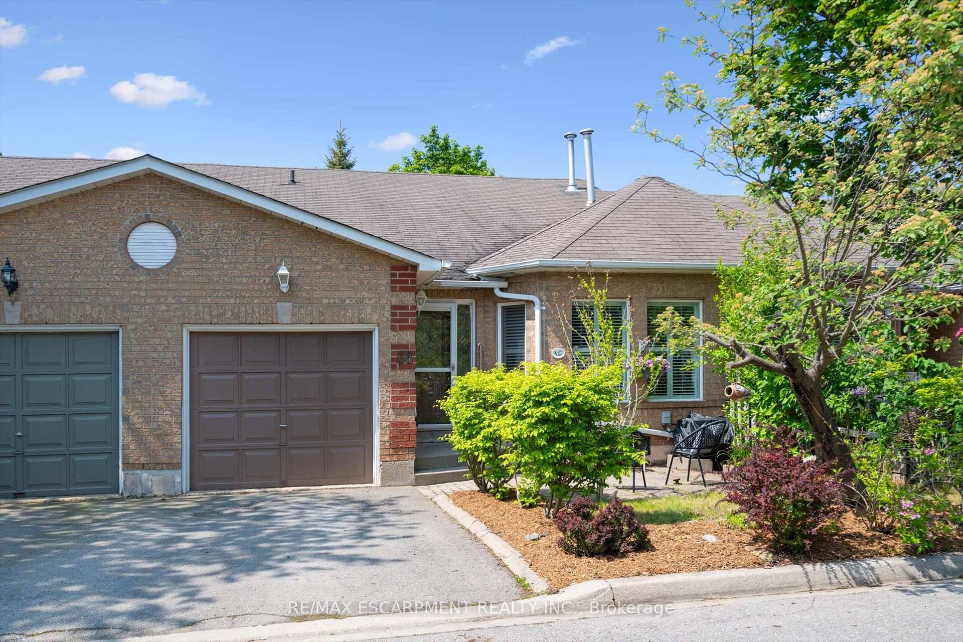 Welcome to Westview Terrace in the popular West Oak Trails neighbourhood.