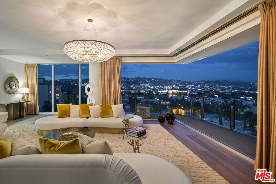 9000  W 3rd St 3BR Beverly Grove La