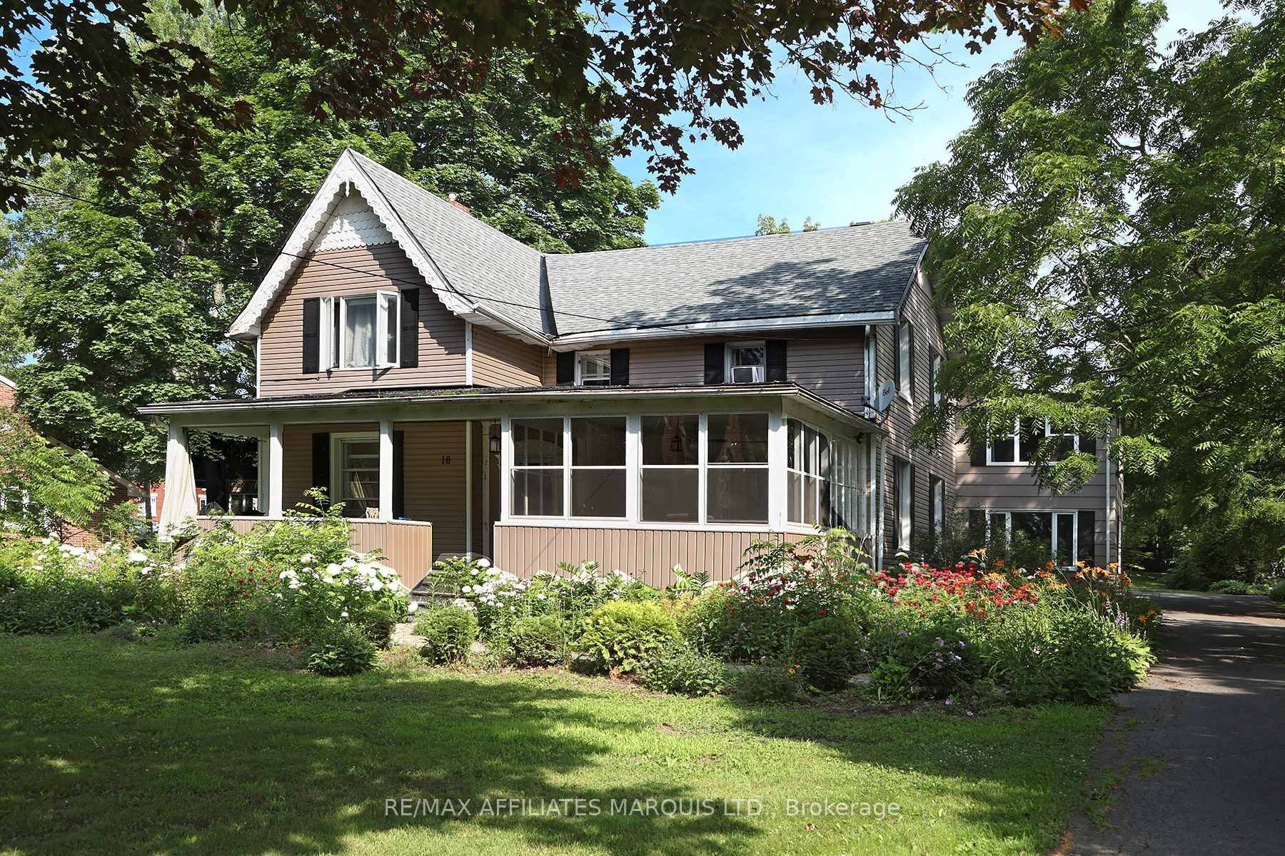 Fantastic investment opportunity in the scenic waterfront community of Morrisburg !