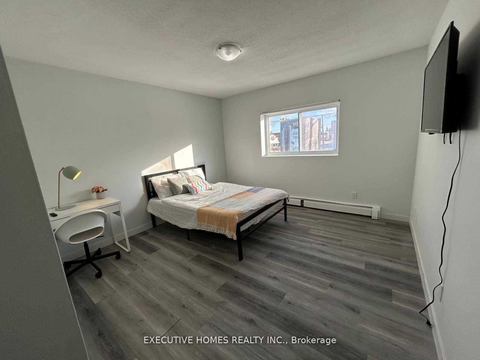 Spacious amp ; Renovated 4 Bedroom Furnished Unit in Prime Waterloo.