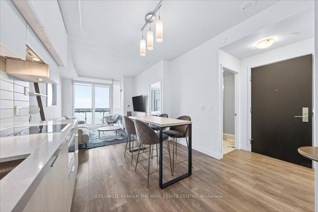 Luxury one bedroom condo perfectly situated at Yonge amp ; Eglinton with an unobstructed north view that offers breathtaking sunset views.