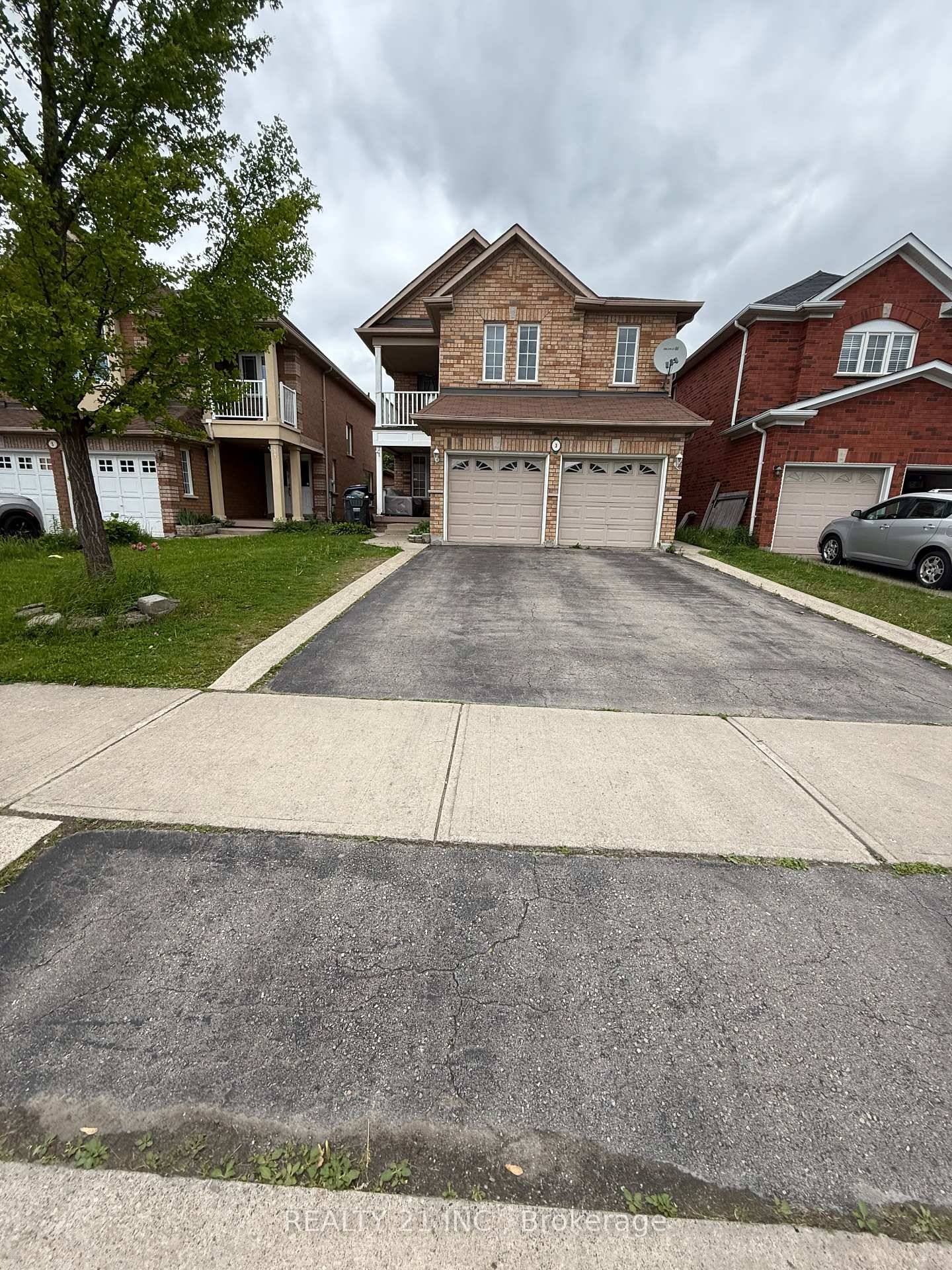 3 2 Bed And 2. 5 1 Bath Beautiful Detached Home In Brampton Highly Sought Neighborhood Of Sandringham Wellington Area Dixie amp ; Bovaird.
