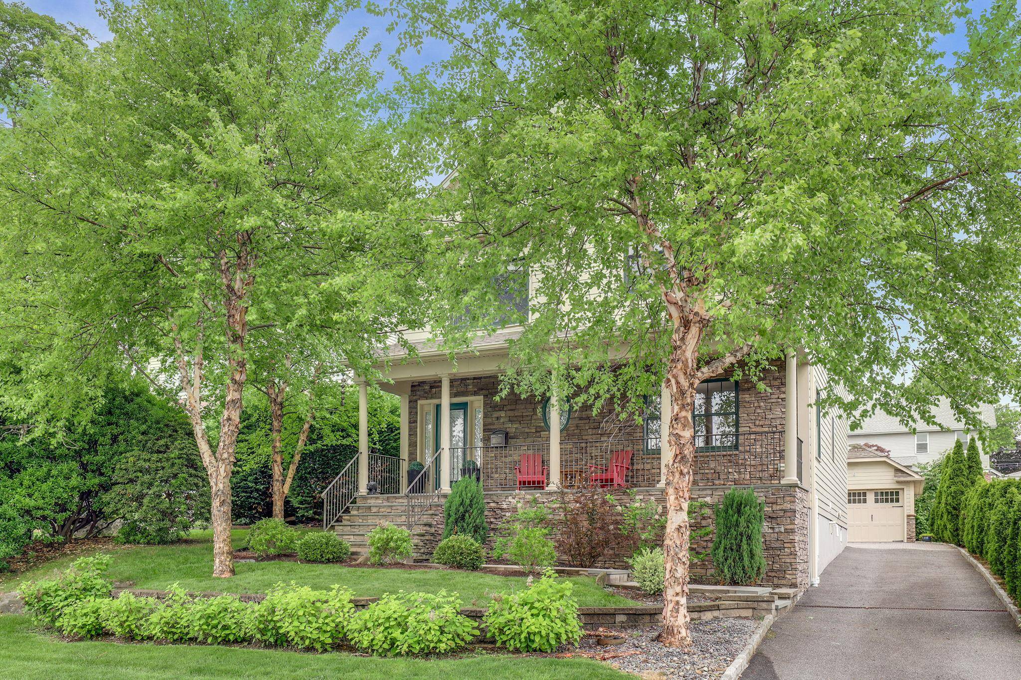 Welcome to this beautifully designed and furnished three bedroom, two and a half bath furnished rental home nestled on a quiet, sought after street in New Rochelle, offering exclusive water ...