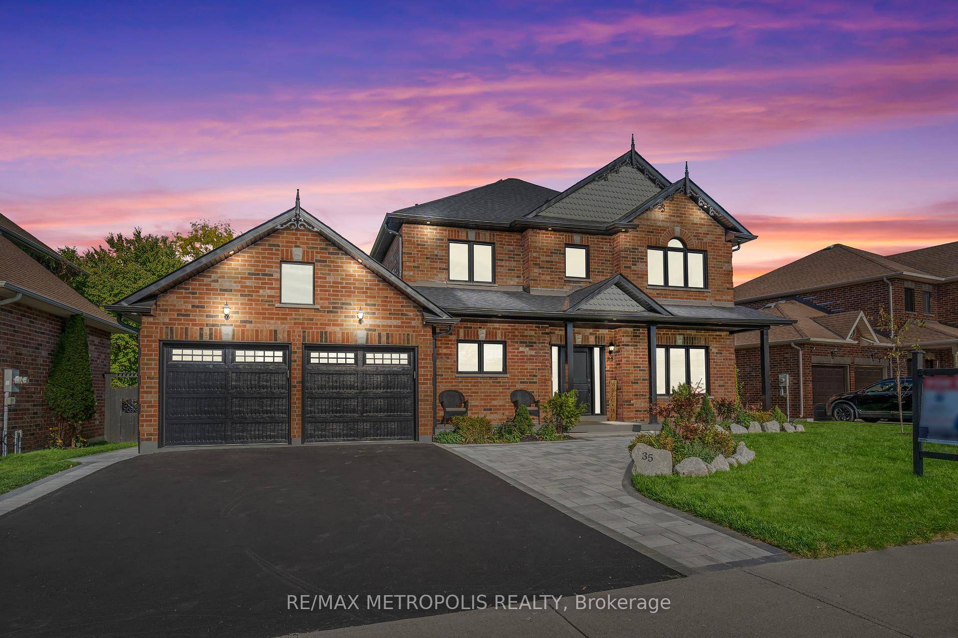Welcome to this thoughtfully renovated 4 bedroom, 4 bathroom family home, situated on a wide lot with a double car garage in one of Uxbridges most desirable neighbourhoods.