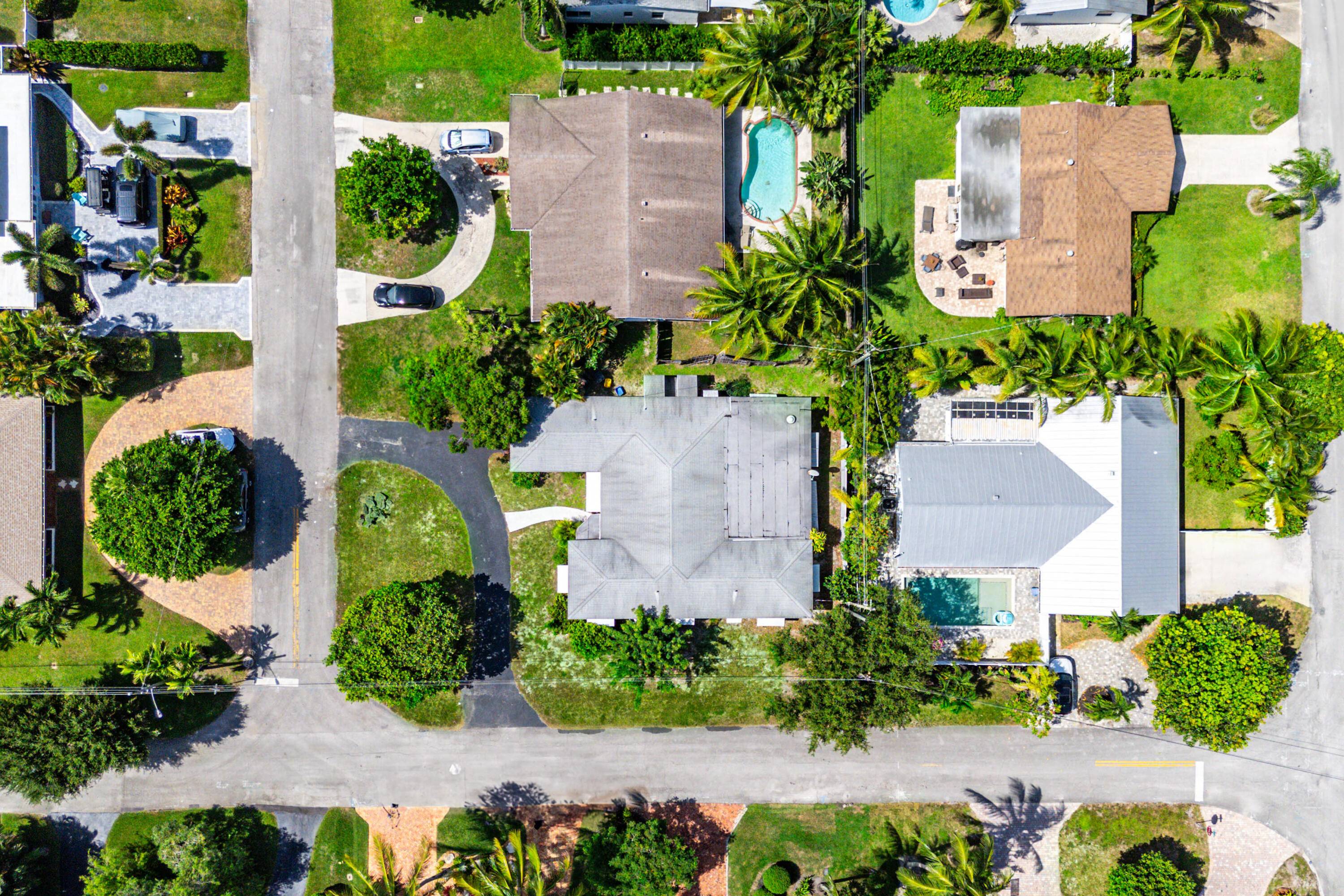 1401 Dale Lane is an incredible opportunity to build your dream Estate Home in Northern Lake Ida surrounded by multi million dollar homes or renovate modernize this existing 2800 sq ...