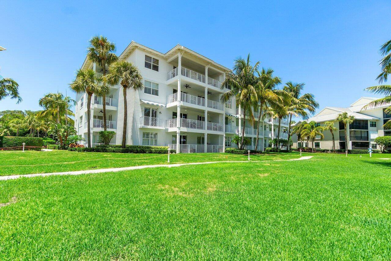 LUXURY MARINA COMMUNITY, FORMER MODEL WITH DESIGNER FURNITURE AND FINISHES.