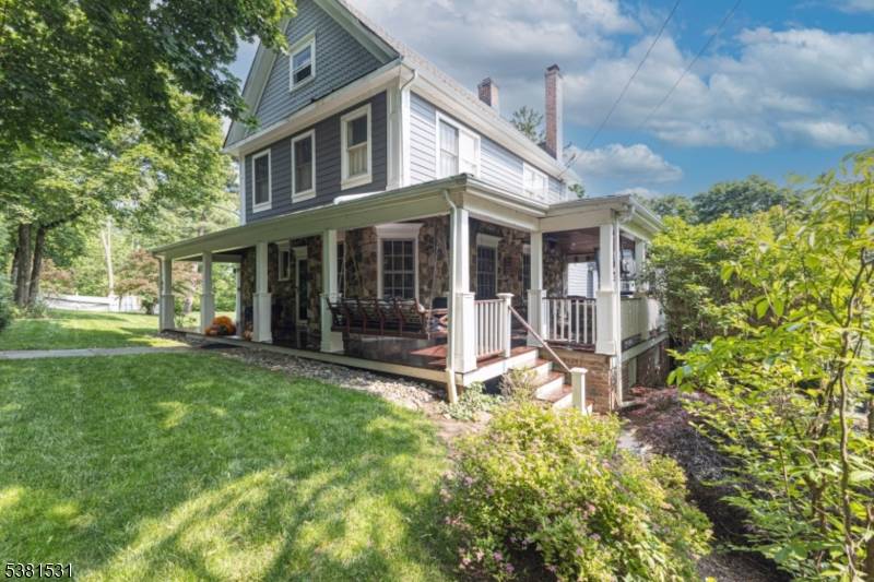 Need a bedroom ensuite on the lower level with its on private entrance ?