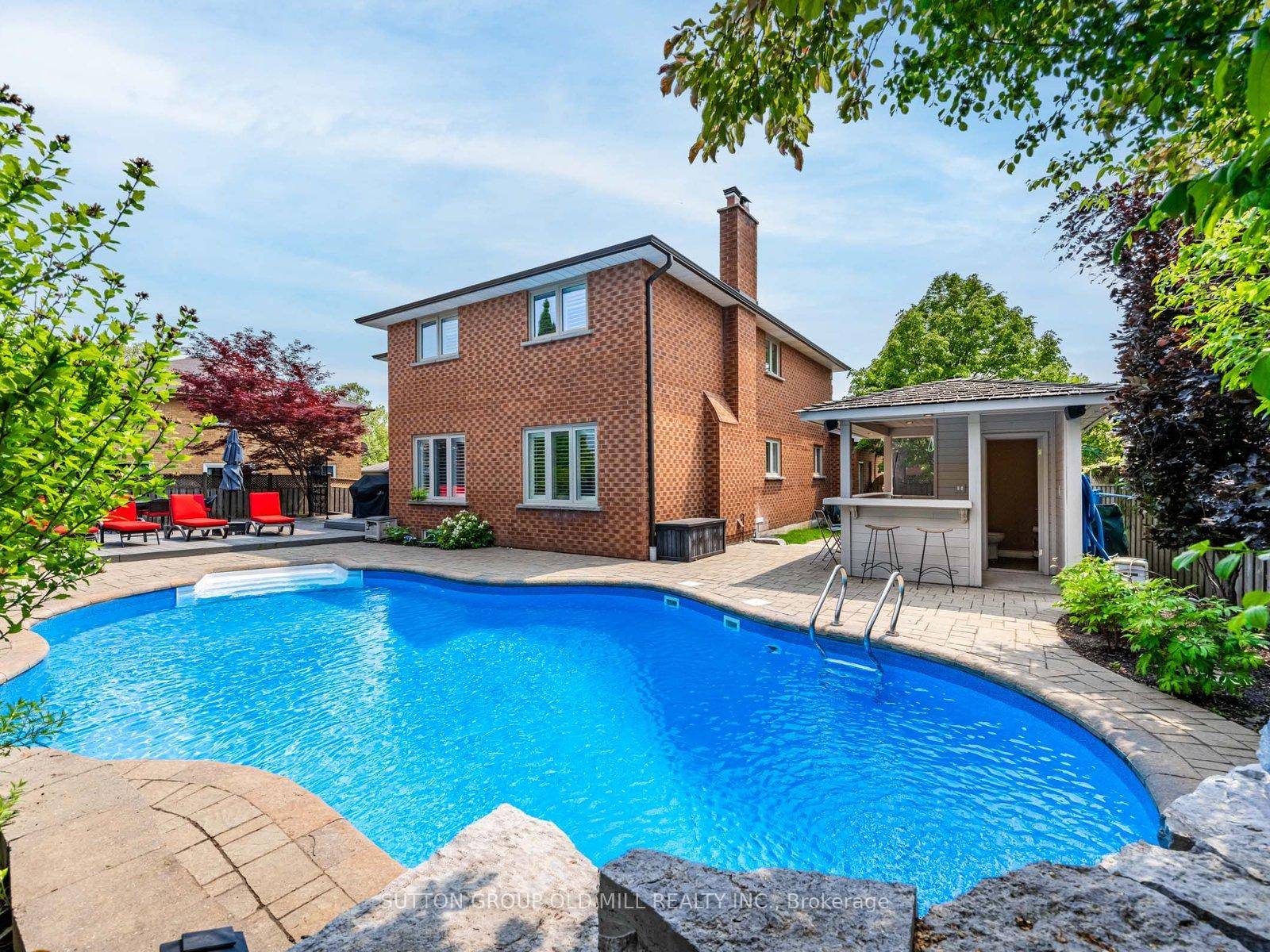 2965 Mulberry Dr In The Sought After Clearview Oakville Neighbourhood.