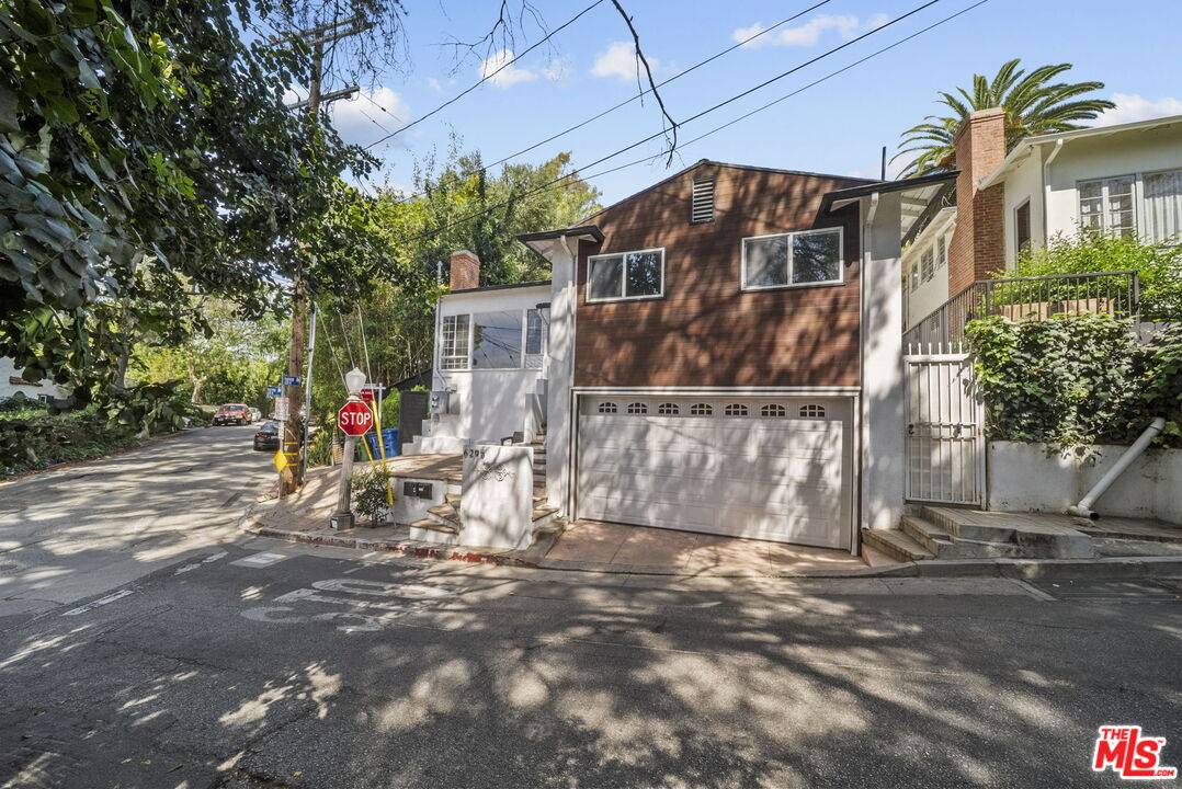 6295   Ivarene Ave 4BR Hollywood Hills East La