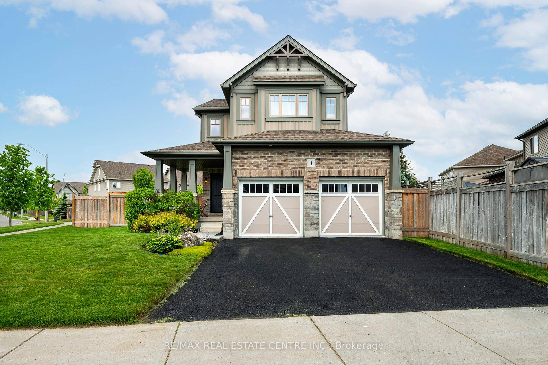 Sitting on premium oversized corner lot and tucked into the quiet and sought after Meadowlands subdivision of Orangeville, this bright and beautifully upgraded detached home is the kind of place ...