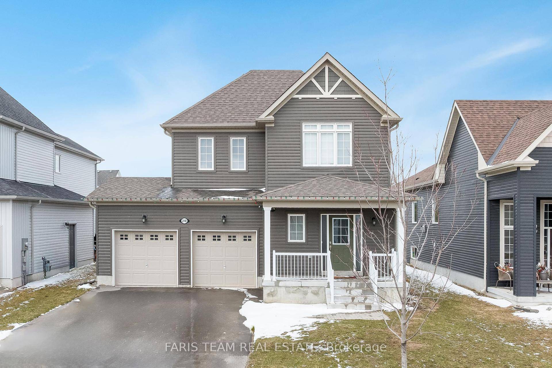 Top 5 Reasons You Will Love This Home 1 Stunning 5 year old Alexandra Model detached home built by MacPherson Builders, offering a move in ready space perfect for a ...