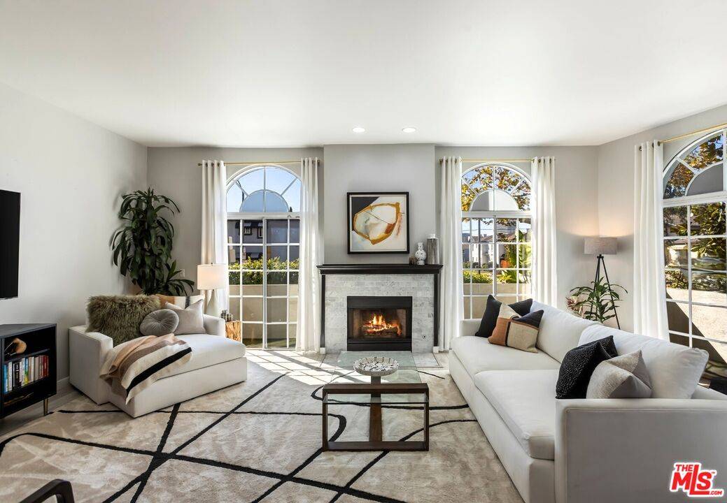 5848  W Olympic Blvd 3BR Hancock Park La