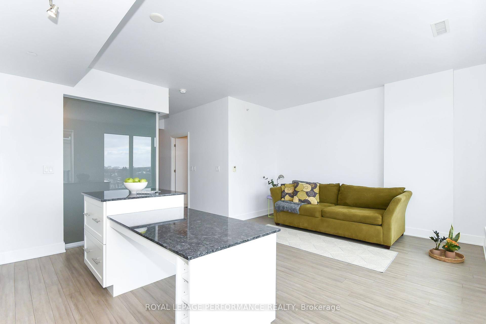 Immaculate, modern, open concept unit located in trendy Lansdowne, walking distance to Rideau Canal, Shops and Restaurants.