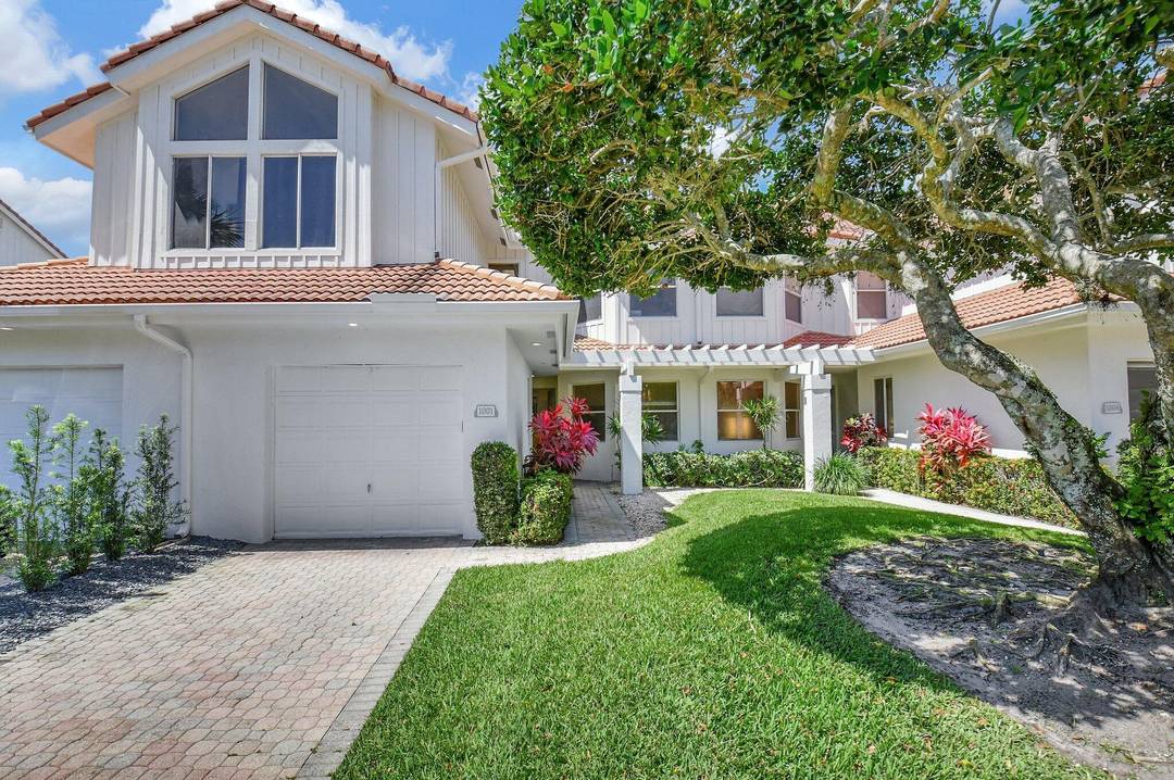 Enjoy the best of country club living in this beautiful first floor condo, available as an off season rental.
