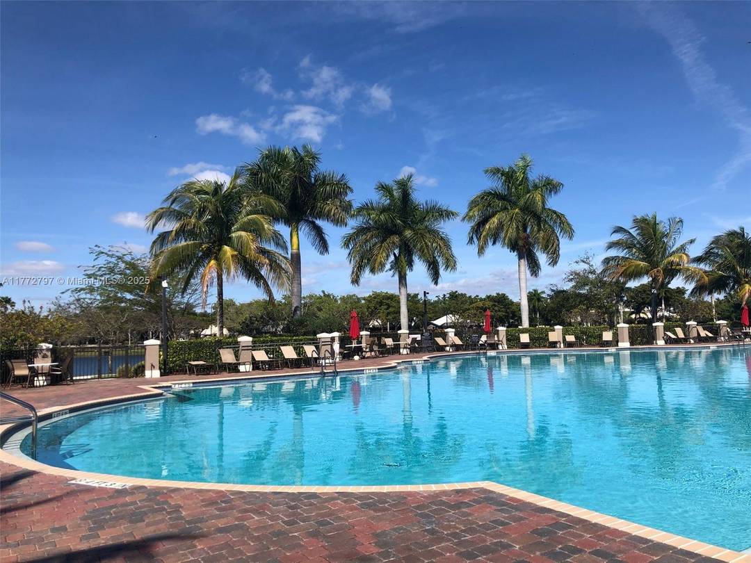 This 2 bedroom 2 full bathroom apartment has a very unique floor plan and it is located in one of the few buildings where daily rentals are allowed making it ...