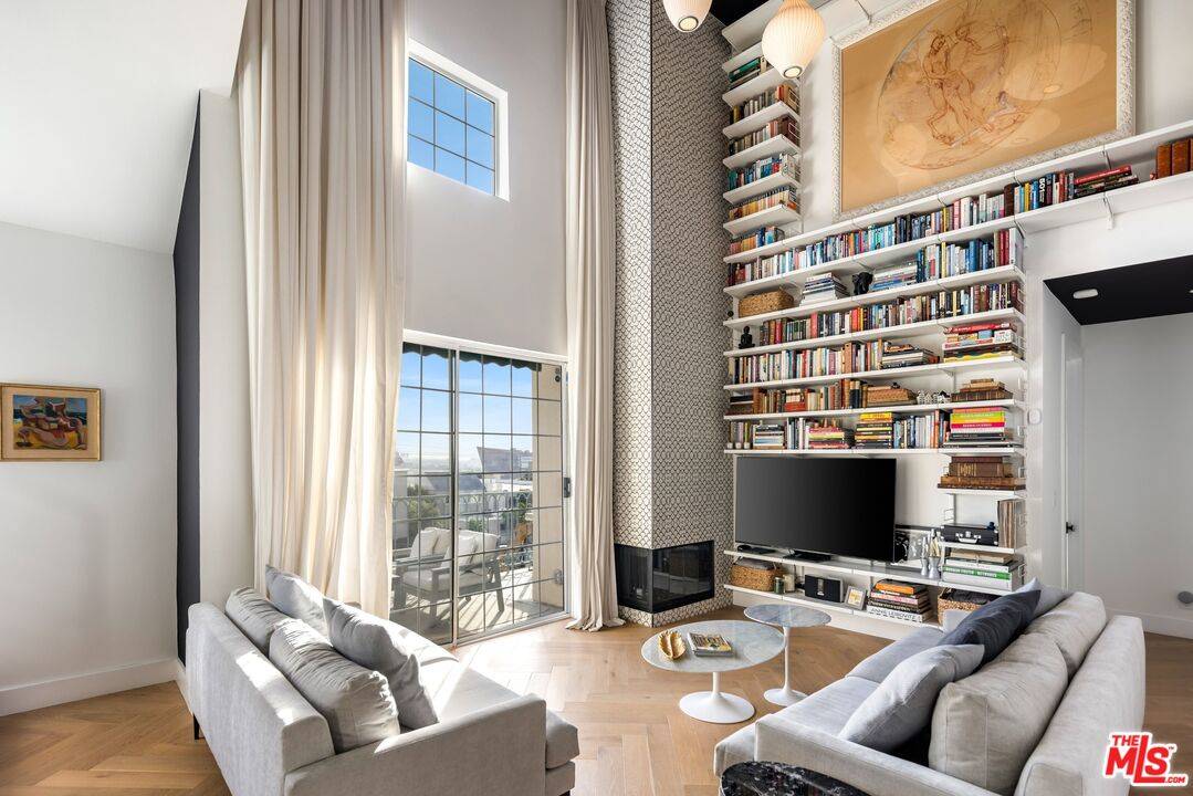 930  N Doheny Dr 2BR Sunset Strip La