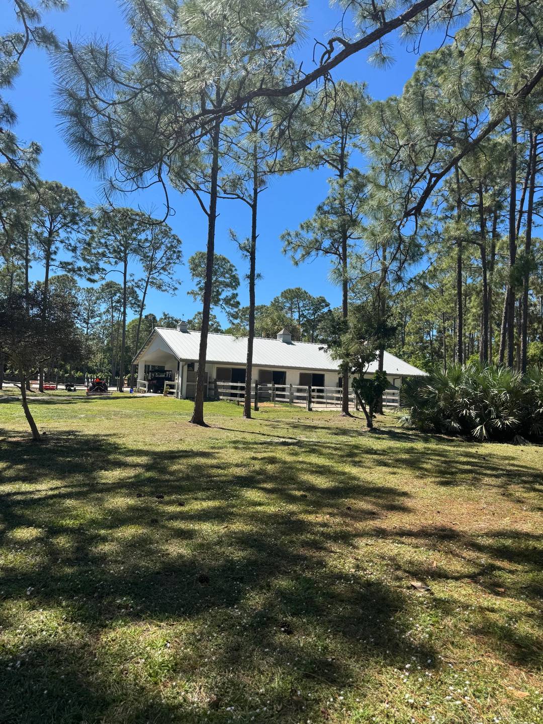 Barn Stalls for rent ! CBS Center Isle Six Stall Barn on 10 Acres With Custom Loudon Stall Doors.