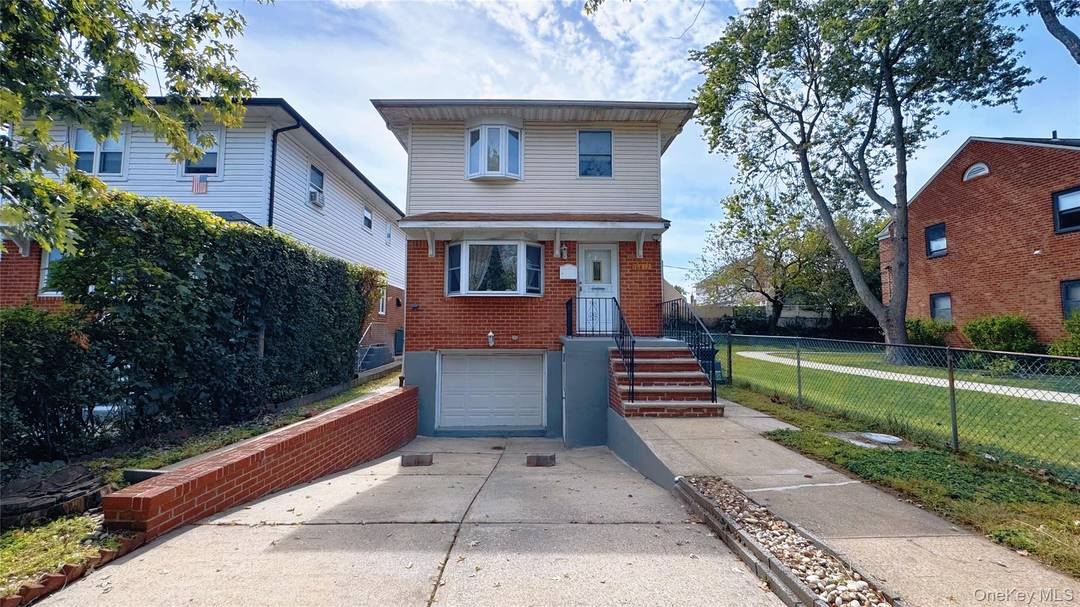 Welcome to this move in ready single family home in the heart of Whitestone First Floor Spacious living room, formal dining room, kitchen featuring granite countertops and stainless steel appliances, ...