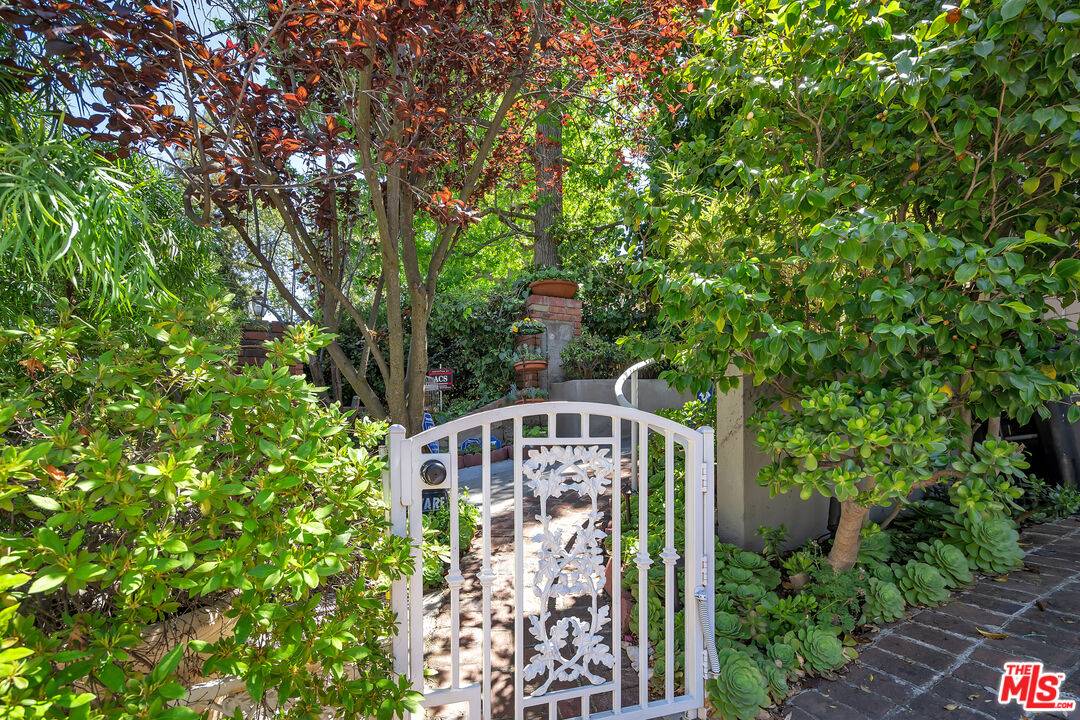 921 Roscomare Rd 1.0 Bel Air LA