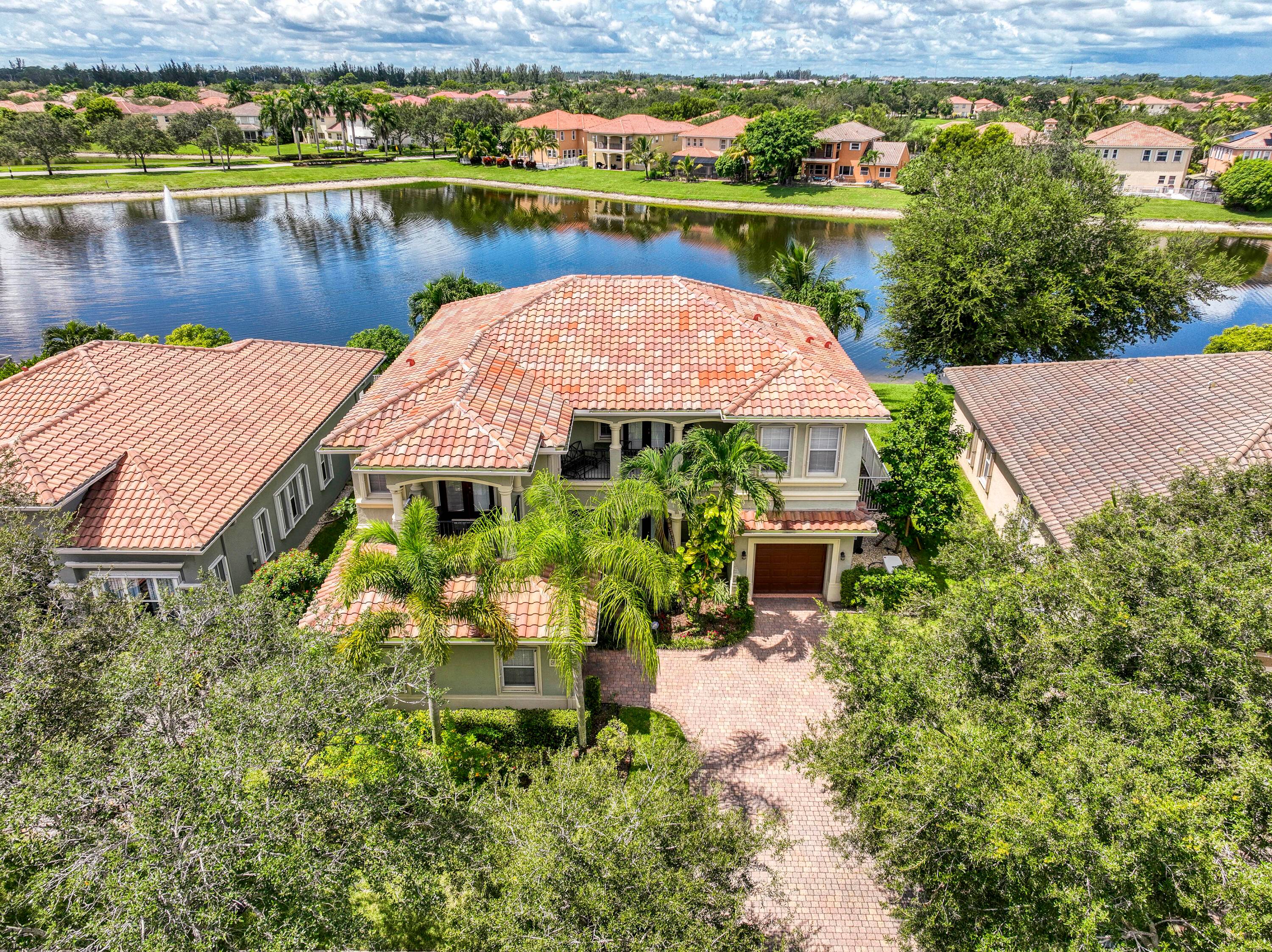 Welcome to Terracina a highly desirable single family home community centrally located in West Palm Beach.