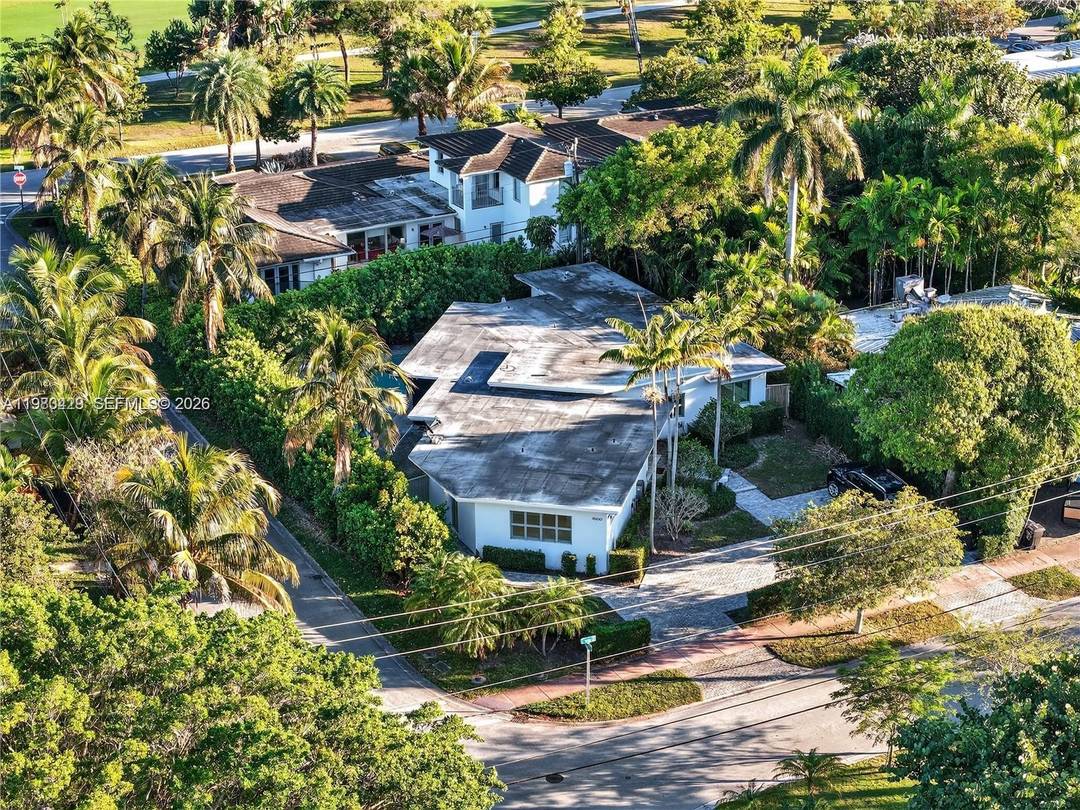 Modern Open Layout home, High End appliances, 5 bed 4.