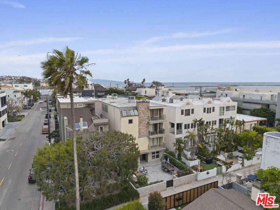24   Voyage St 3BR Marina Del Rey La