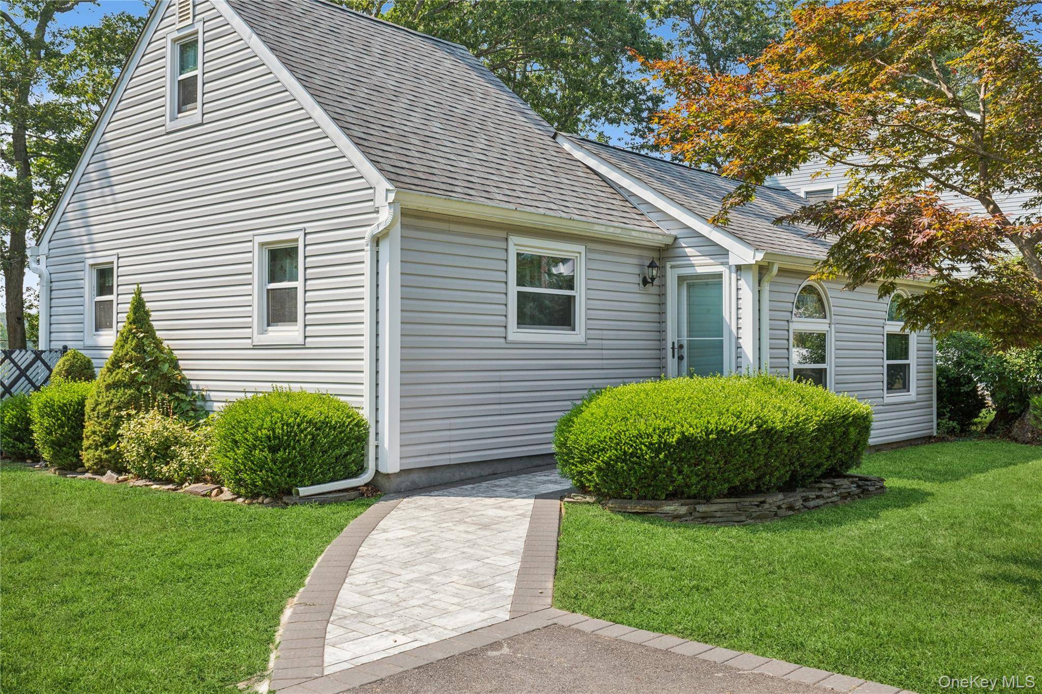 Charming Cape Style Home in the Heart of Yaphank !