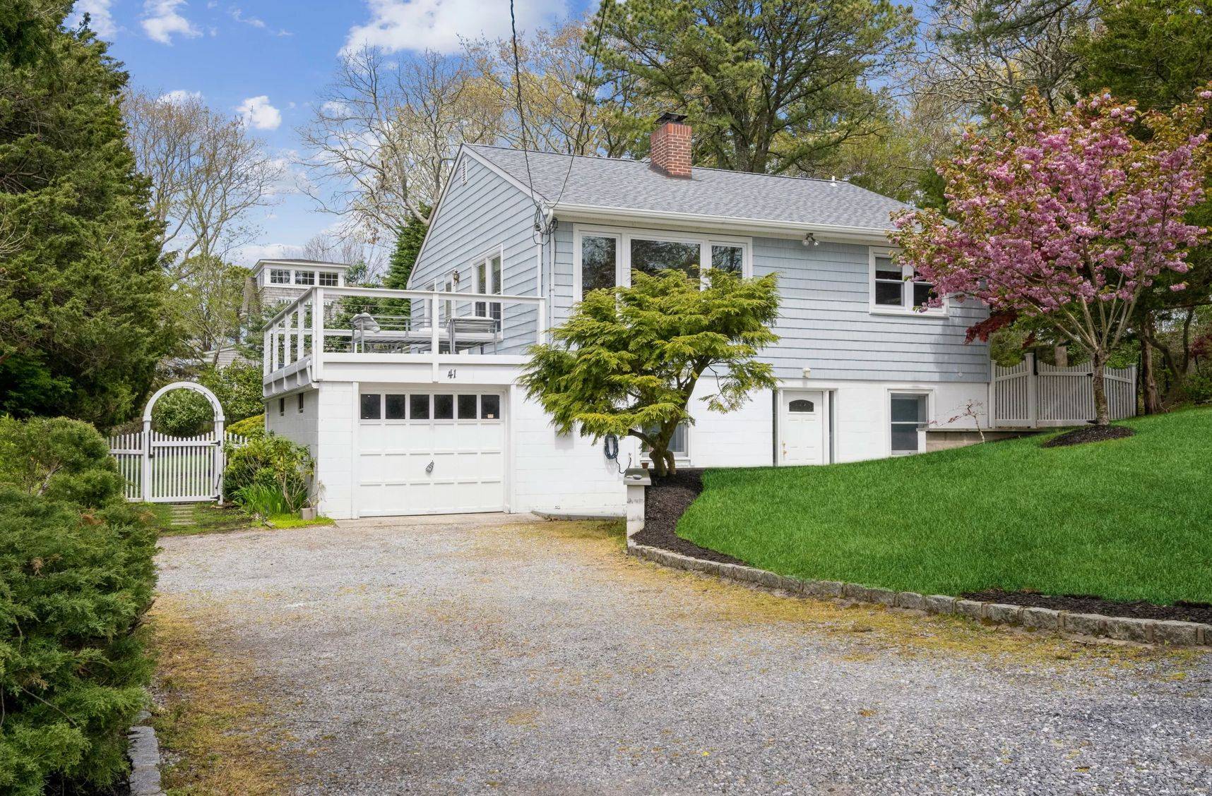 Southampton Three Bedroom Chic Beach House With Bay Views