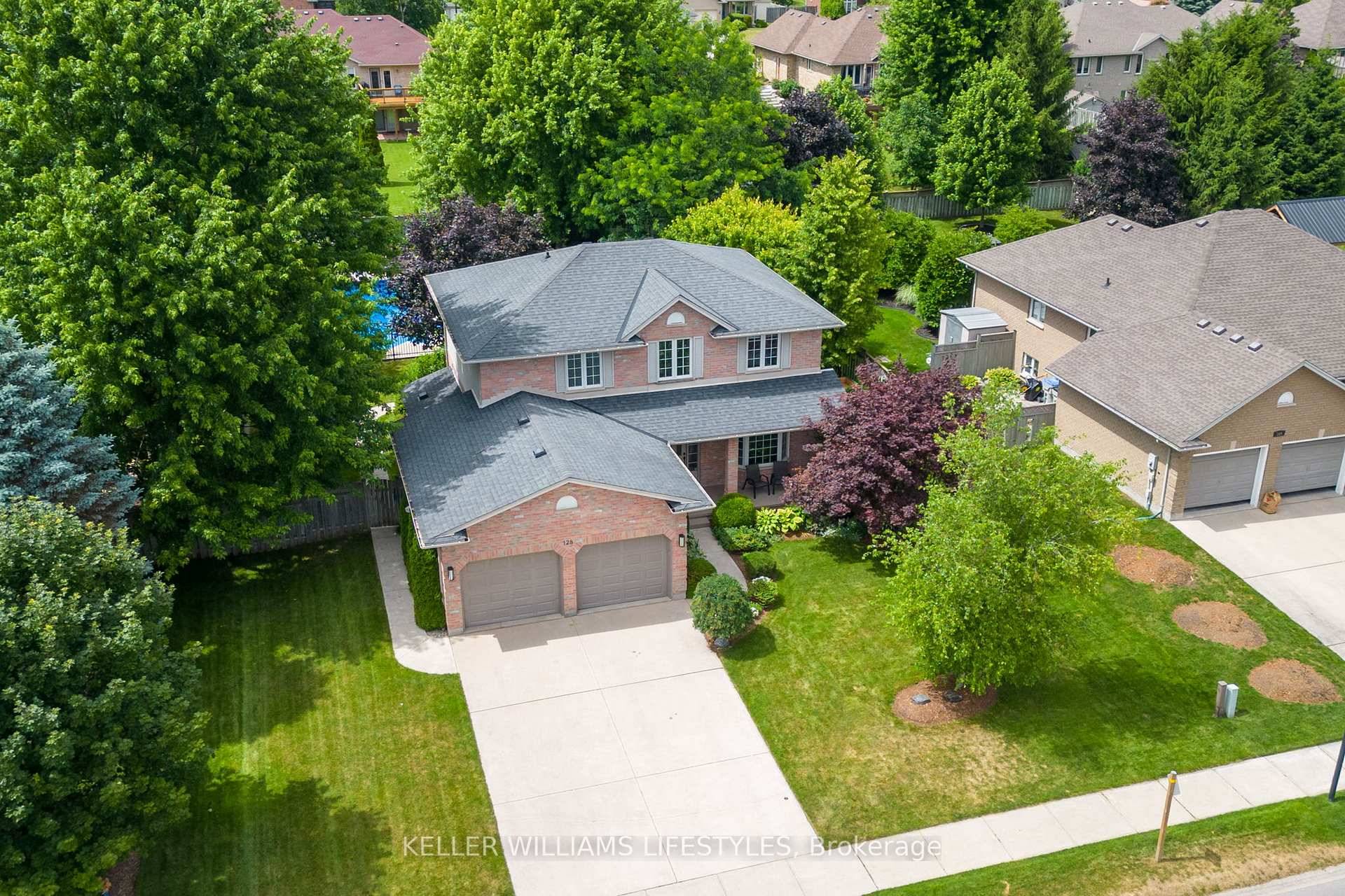 Welcome to 128 Westbrook Drive !