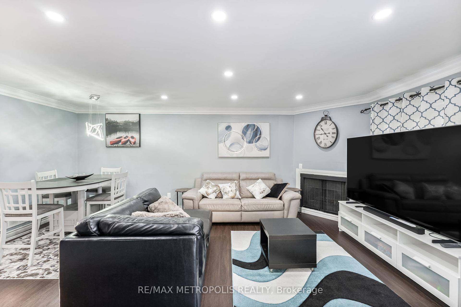 Charming And Spacious 4 1 Bedrooms and 4 washroom Home with 2 kitchens In a Prestigious highly sought Neighbourhood of central park Brampton.