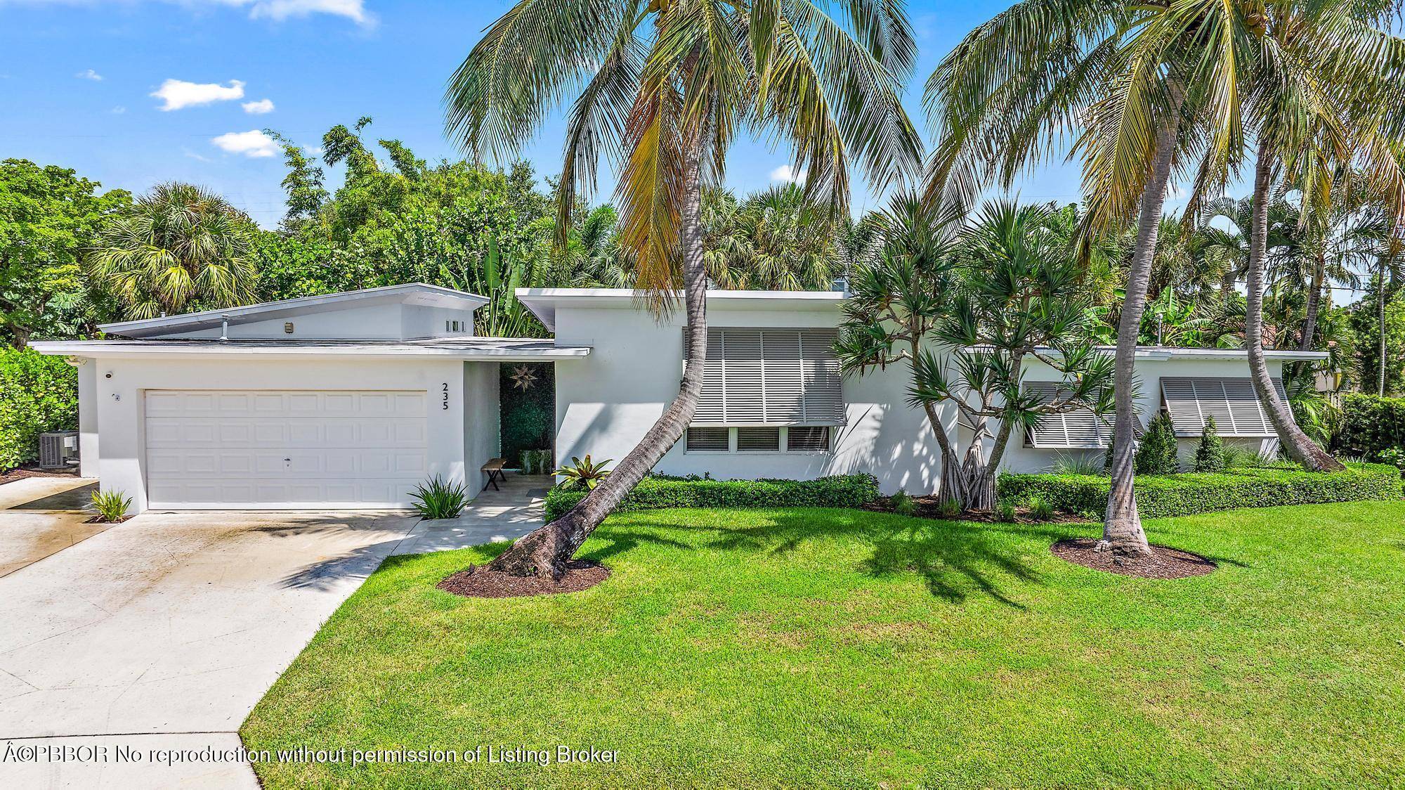 Gorgeous 3BR 3BTH Mid Century Modern home east of Olive Ave.