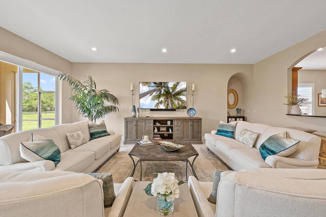 2BR 2BA DEN W FULL SIZE SLEEPER SOFA.