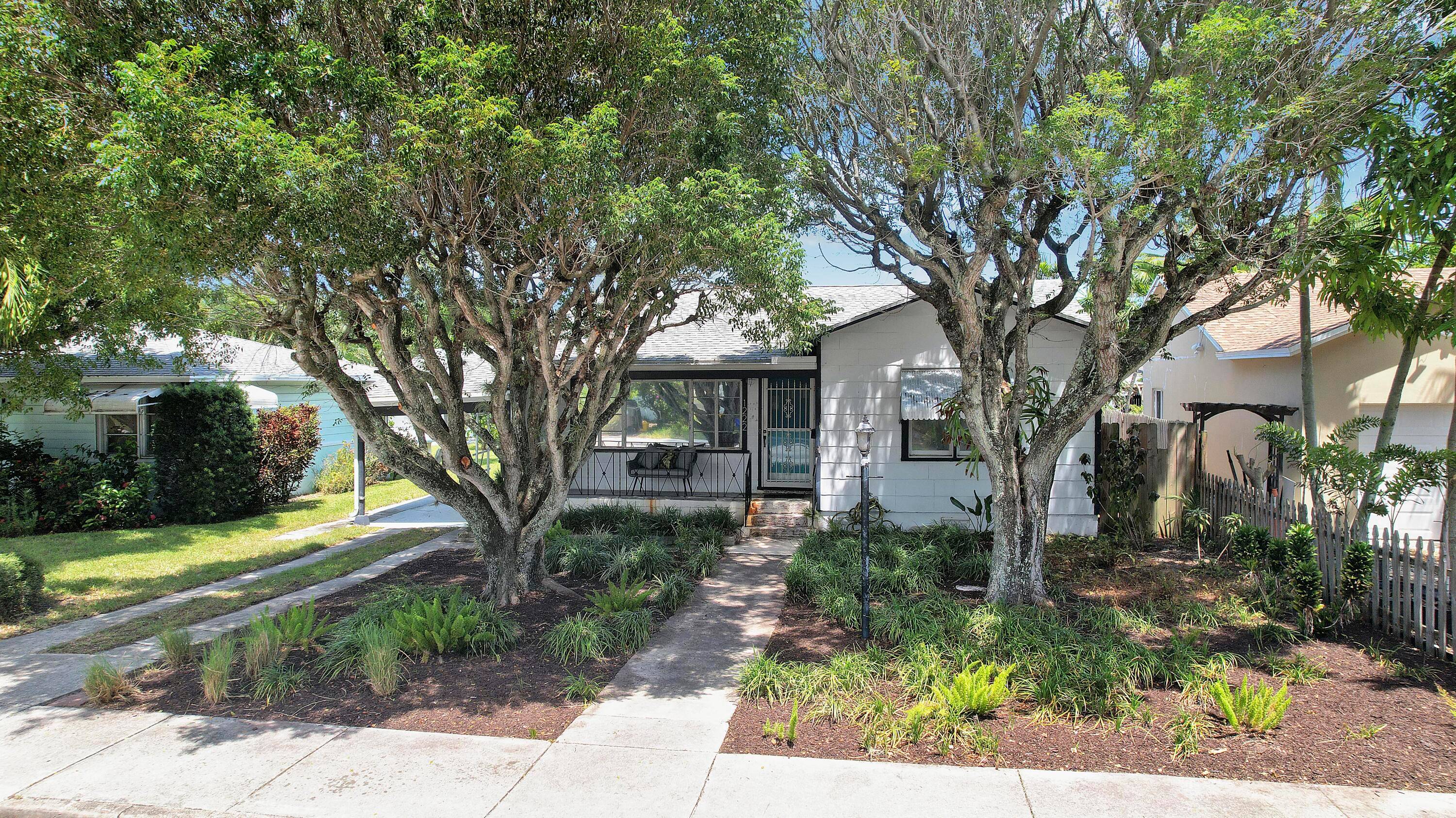 Welcome to this charming 2 bedroom, 1.