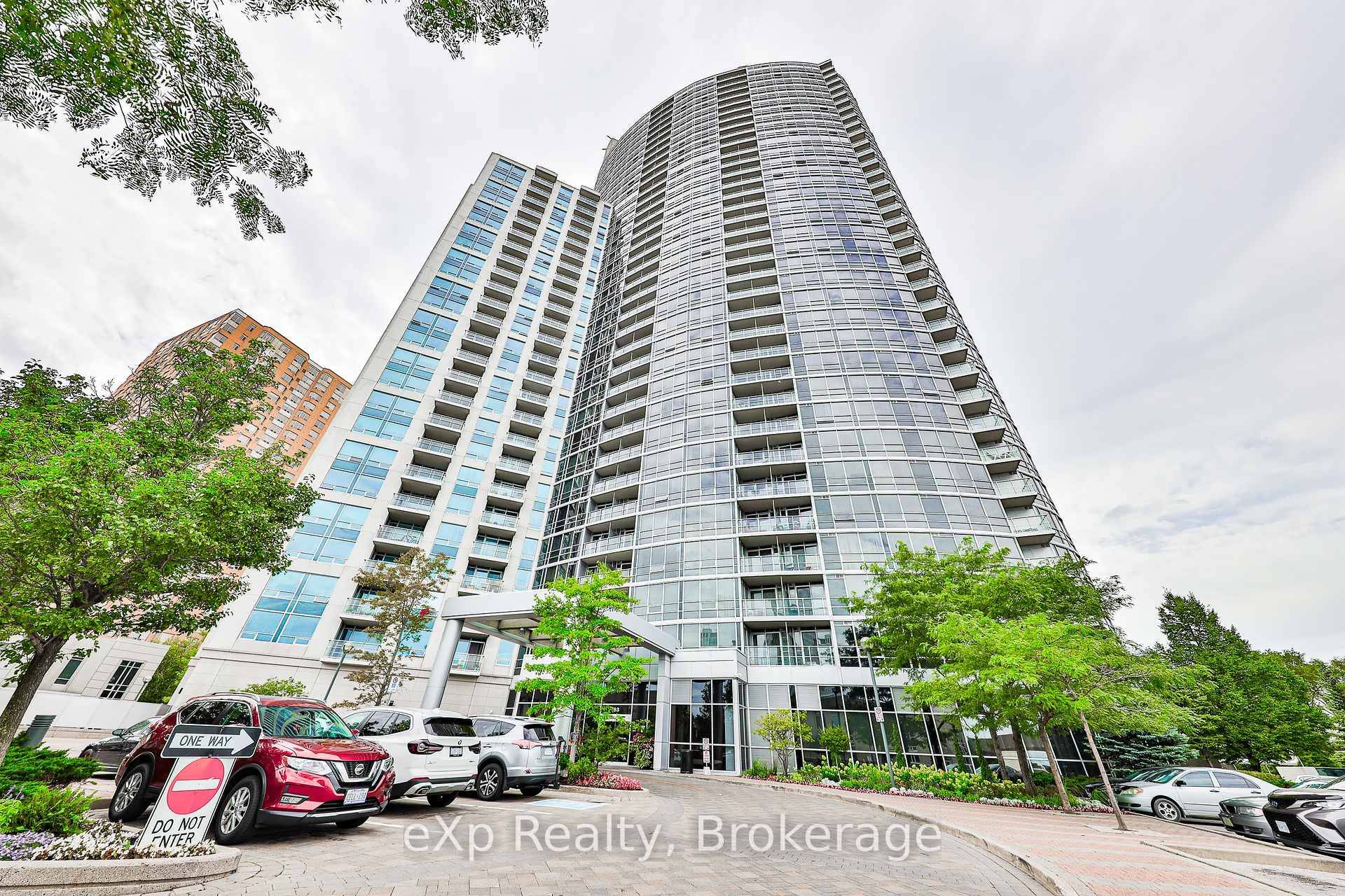 Newly updated Bright amp ; Spacious 2 Bedroom Den Condo with The Largest Floor Plan in the Building !