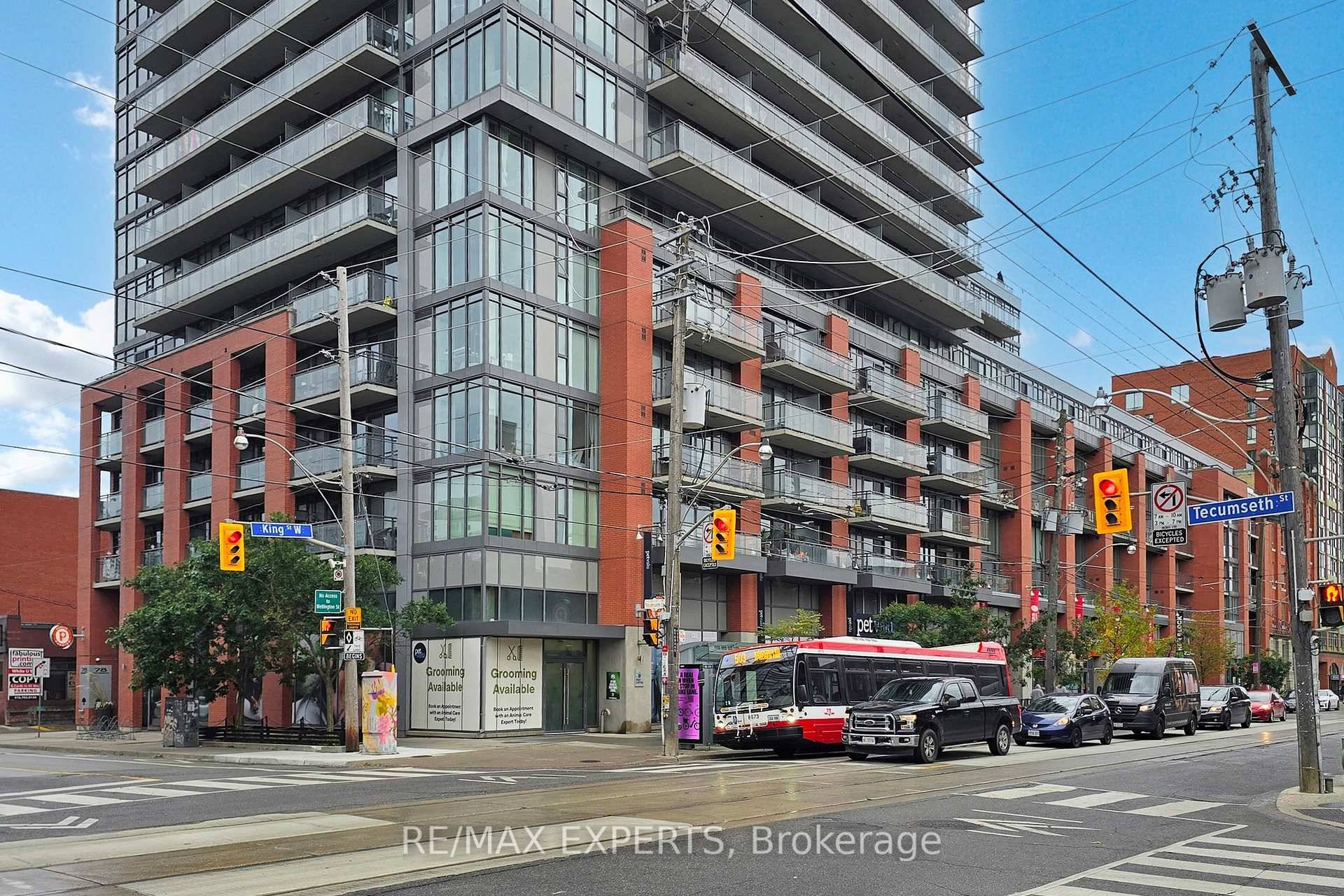 Modern Downtown Living at Minto 775 King West !