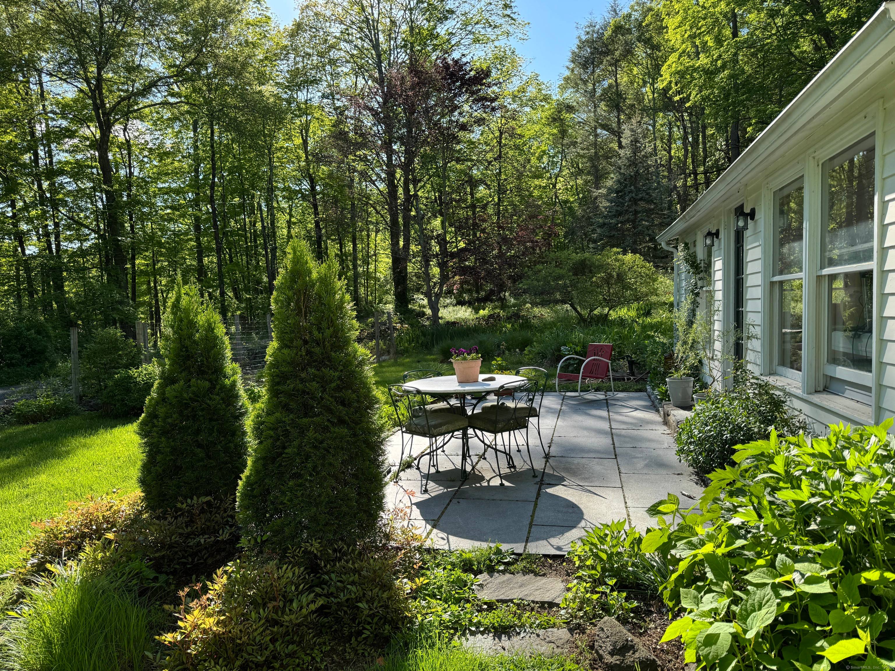 Enchanting 1700's Antique Home with Modern Artistry and Bucolic Charm !