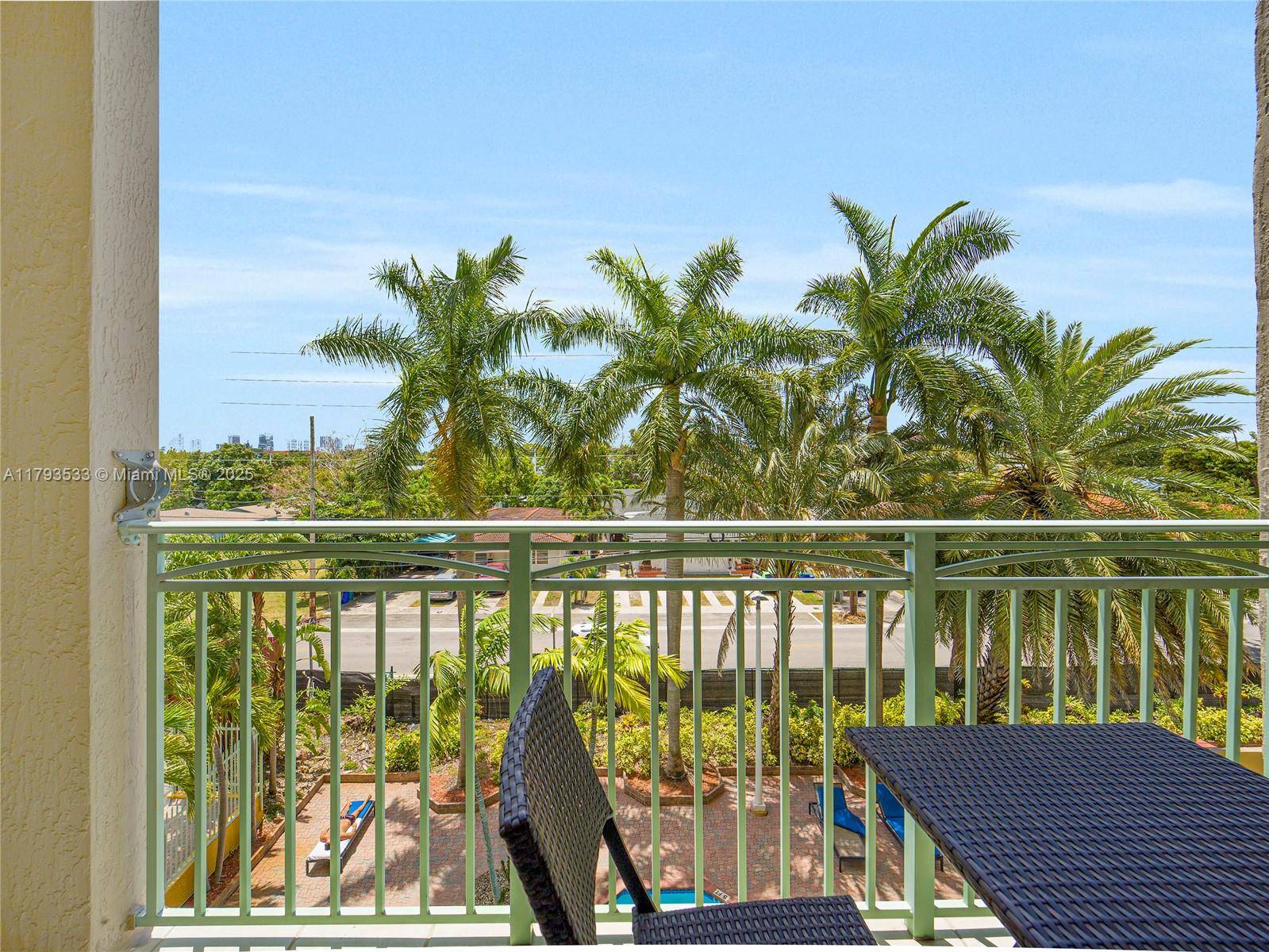 Experience urban living at its best in this 917 SF split plan apartment, ideally located just steps from the shops and restaurants of Miracle Mile and very close to the ...