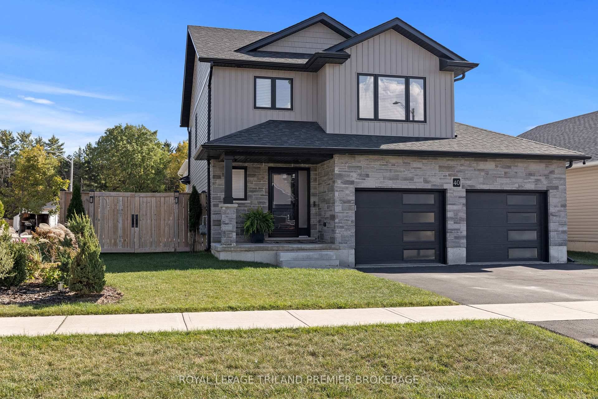 Welcome to this beautiful, like new home in desirable Ingersoll !